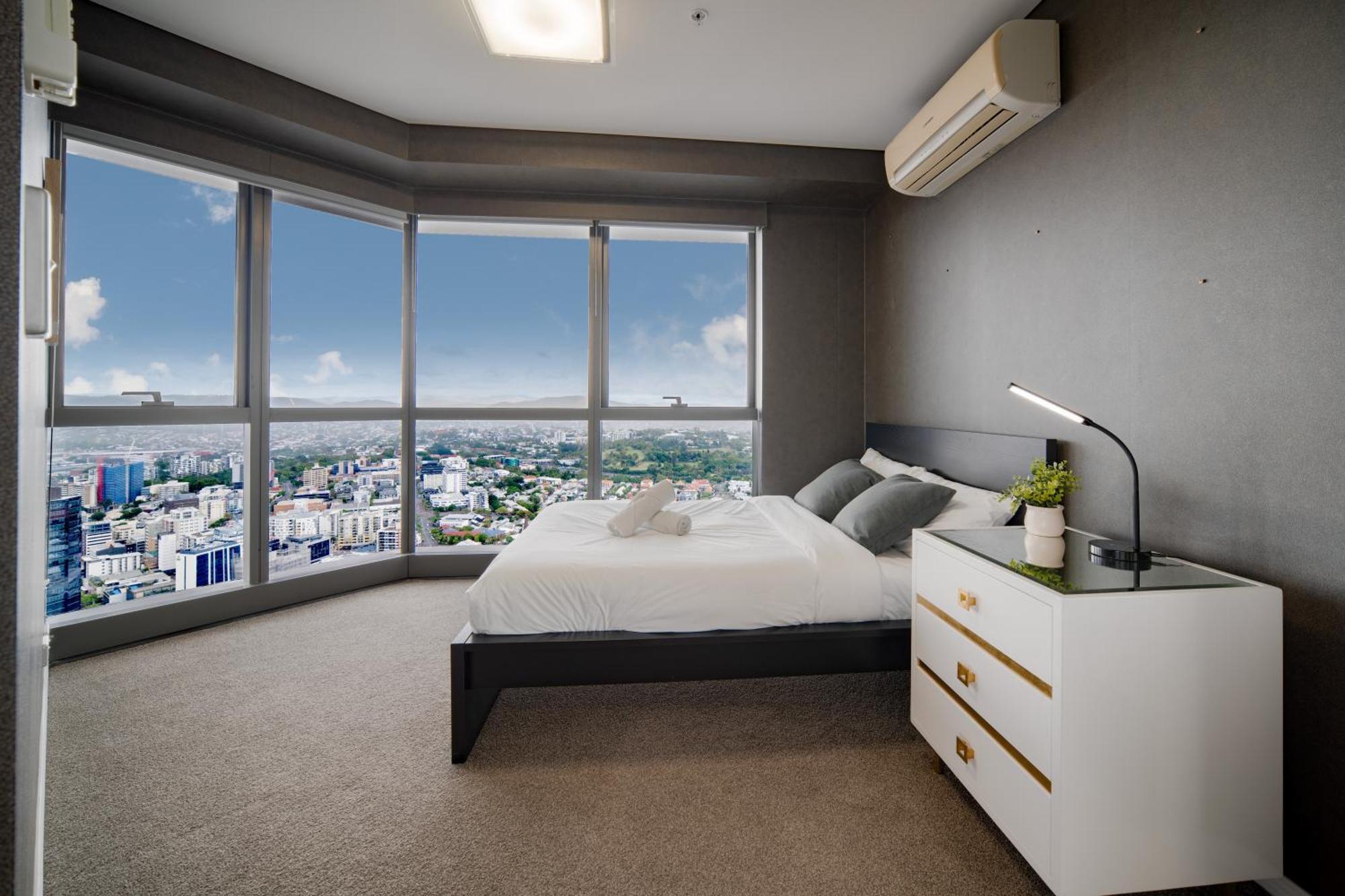 Dreamy Skyline Views-pool Sauna Gym-meriton Soleil