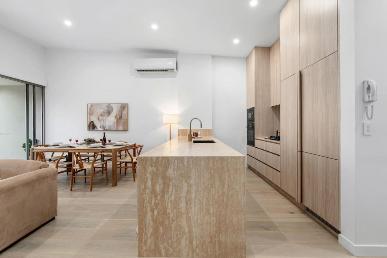 Dune Designer 2 Bedroom With River Views Parking Pool