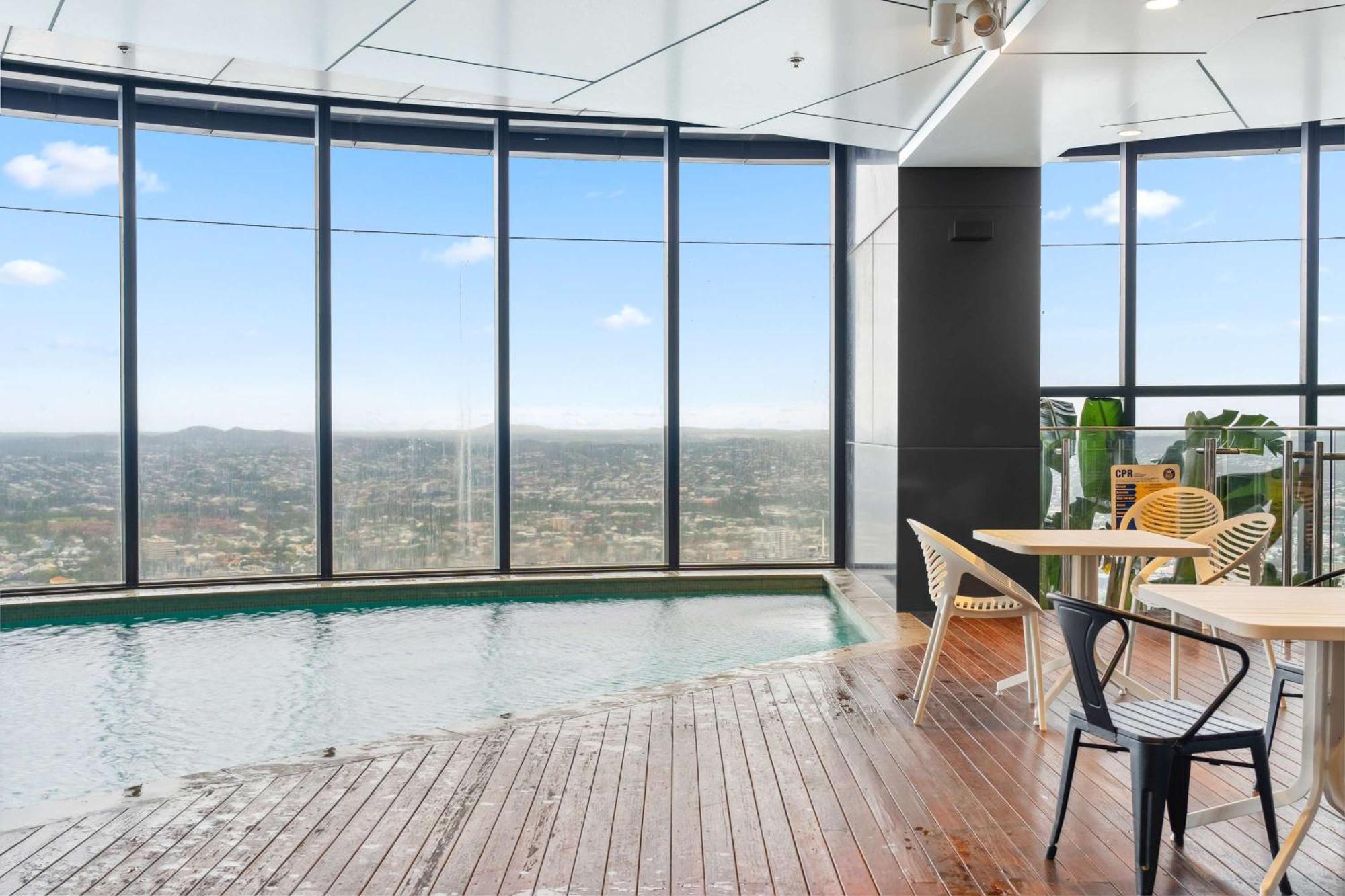 Luxurious 1 Bed Apartment *