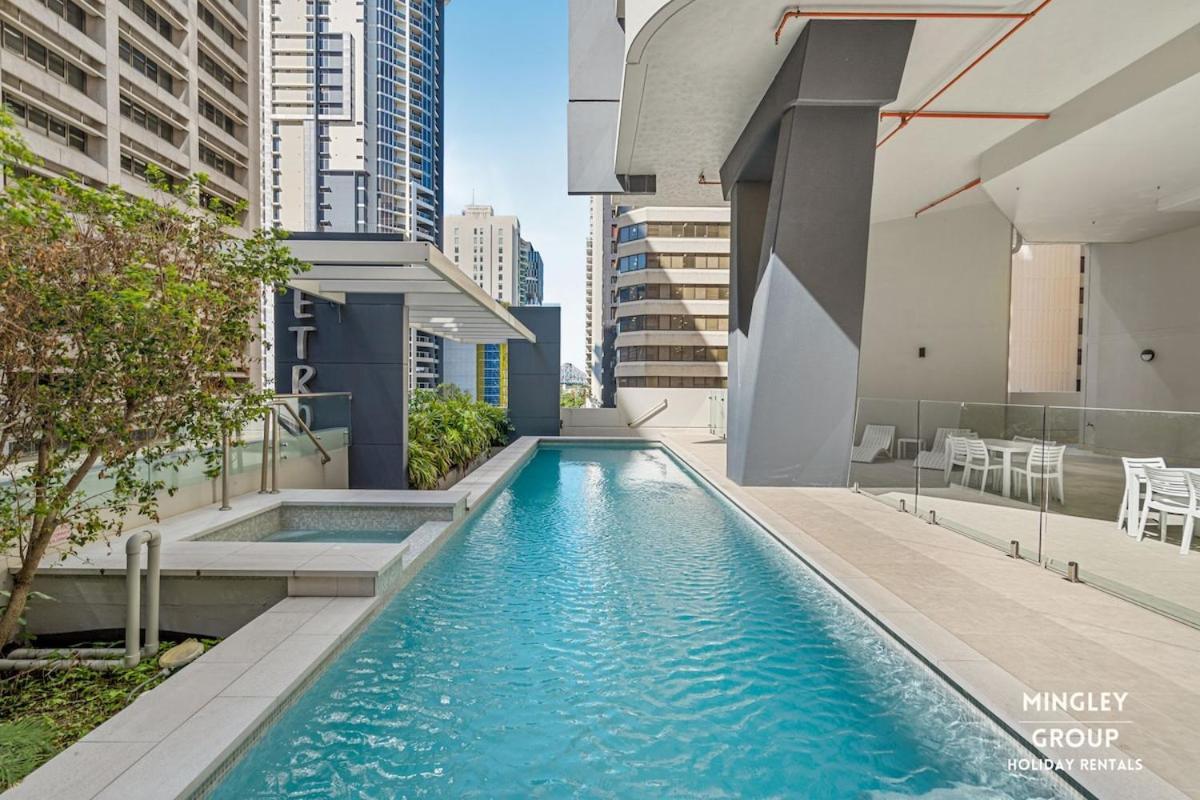 Modern 2b With In Centre * Brisbane