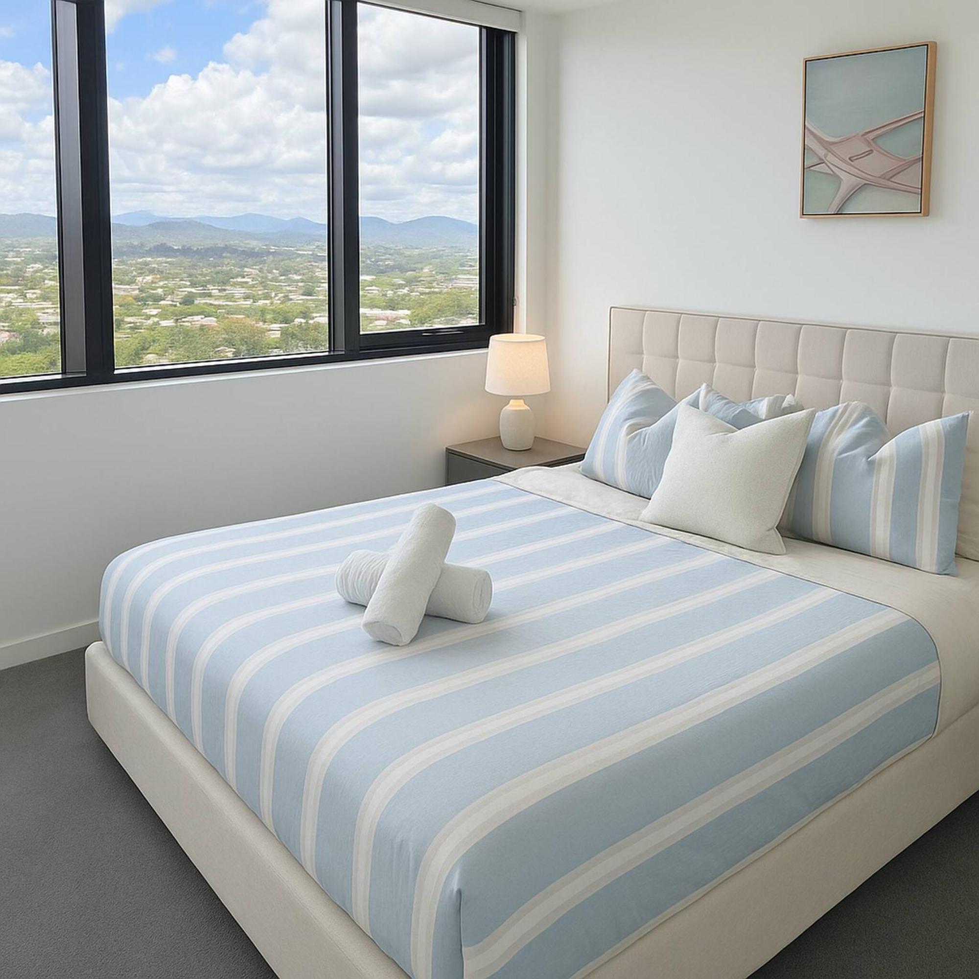 Milton Oasis Level 16- Luxury Near Milton Station *