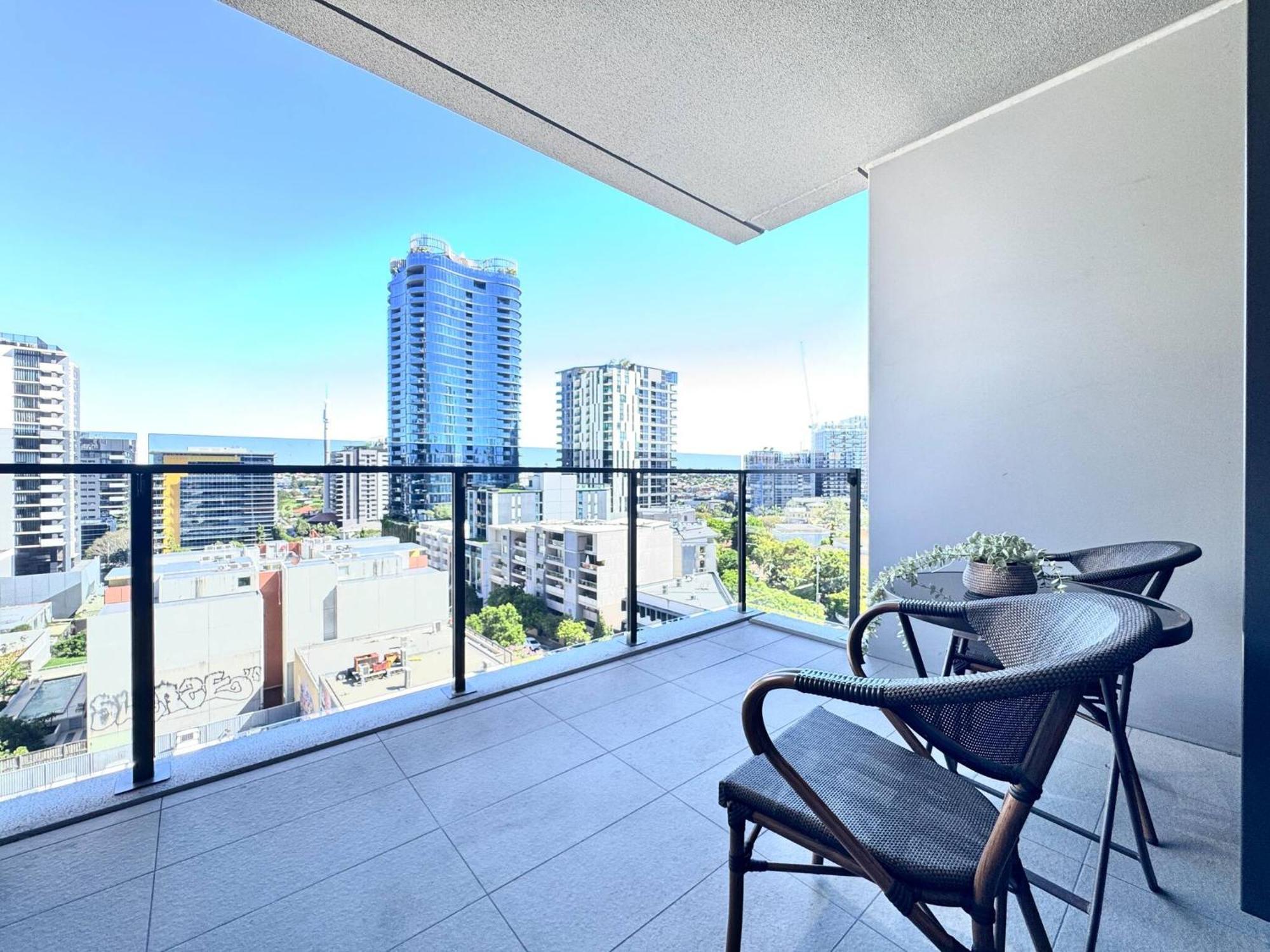 1br One Modern High-rise With Pool & Gym Access Apartment Brisbane