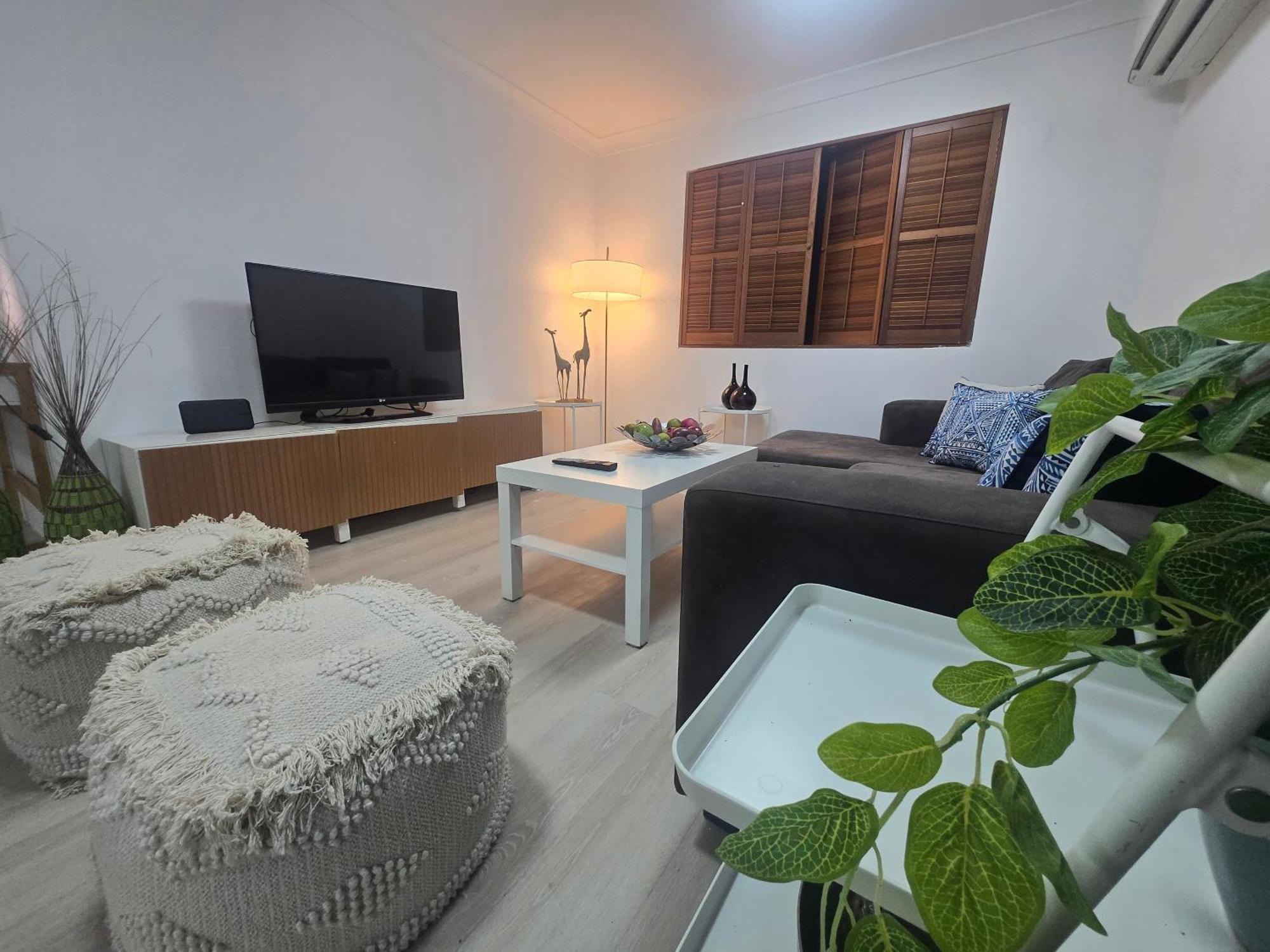 Floor# Full Aircon# Cat# Bues# Park # Uni Apartment Brisbane