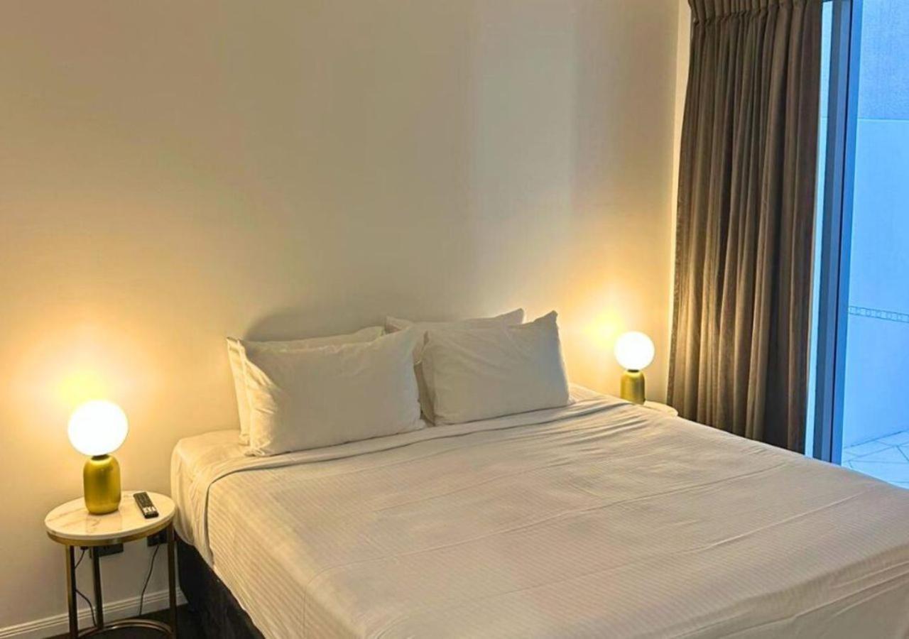 Luxury 2 Bedroom Retreat With Pool And Gym Access *