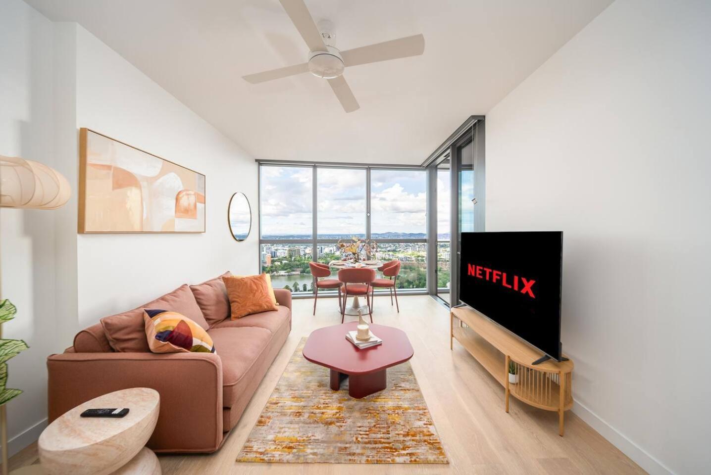 1bedroom Sip In Style In Queens Wharf - Level 33 With And River View Apartment