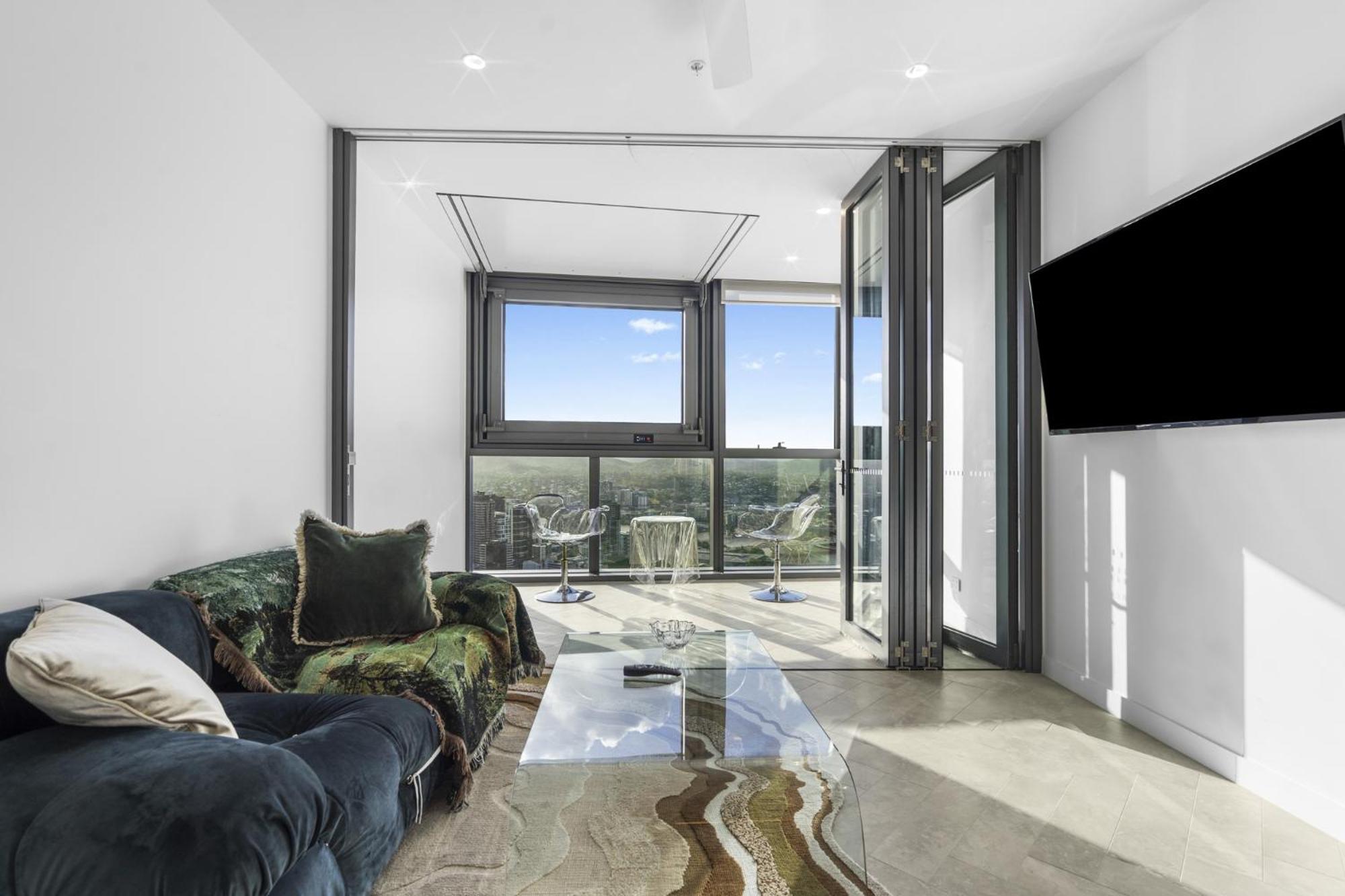 River View 1br With Cbd & Pool, Gym & Sauna