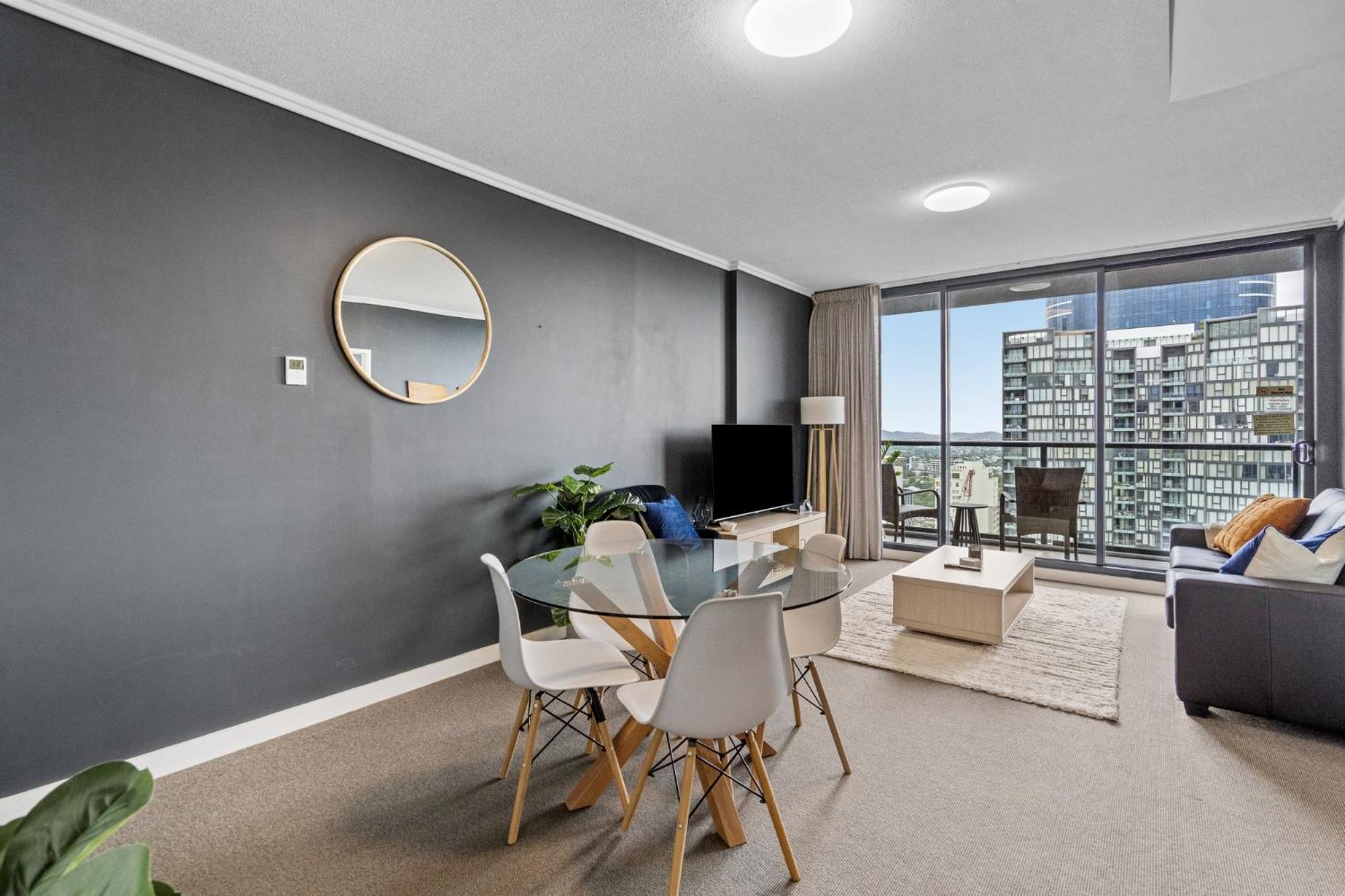 Bright 1-bed Retreat In Charlotte Towers *