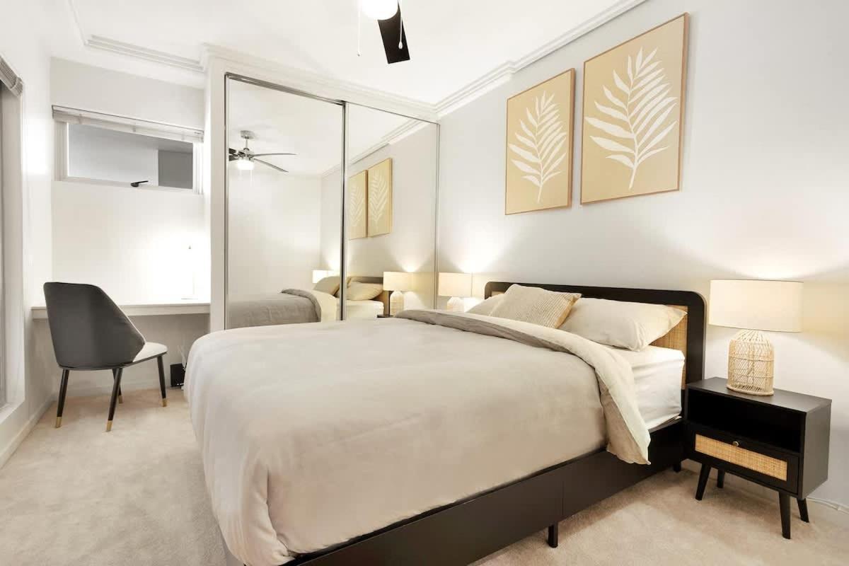 Spring Hill 2br, 2ba Retreat Sleeps 6 - Walk To Cbd With Pool, Free Parking, Balcony, Views, Fast Wi-fi & Gym