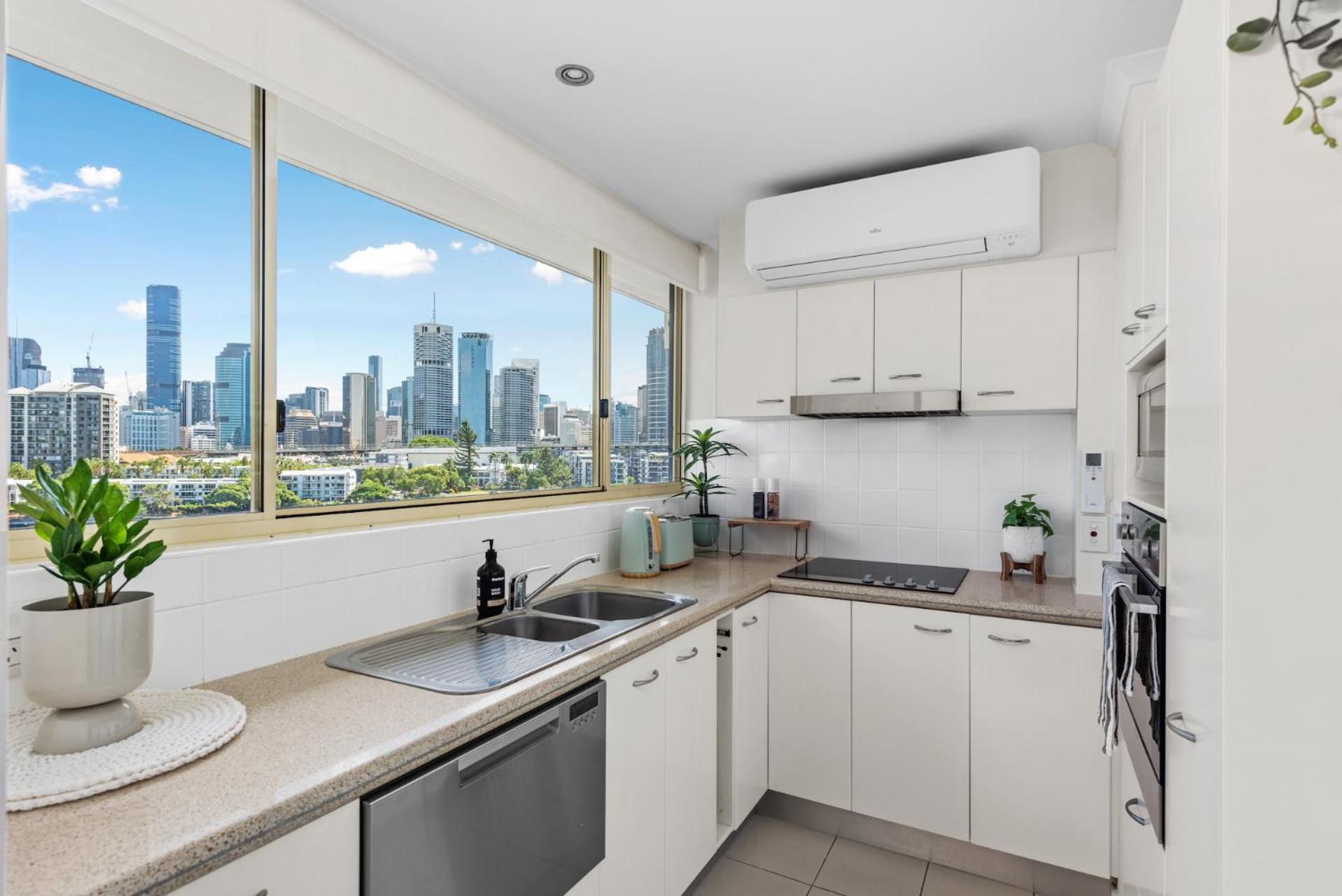 Sensational Cliff-top Waterfront Apartment Brisbane