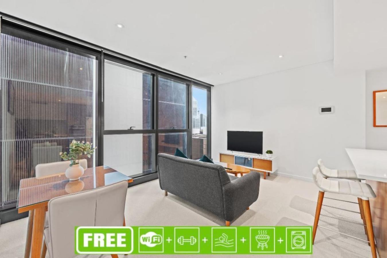 Apartment Compact 2br Designer With Skyline *