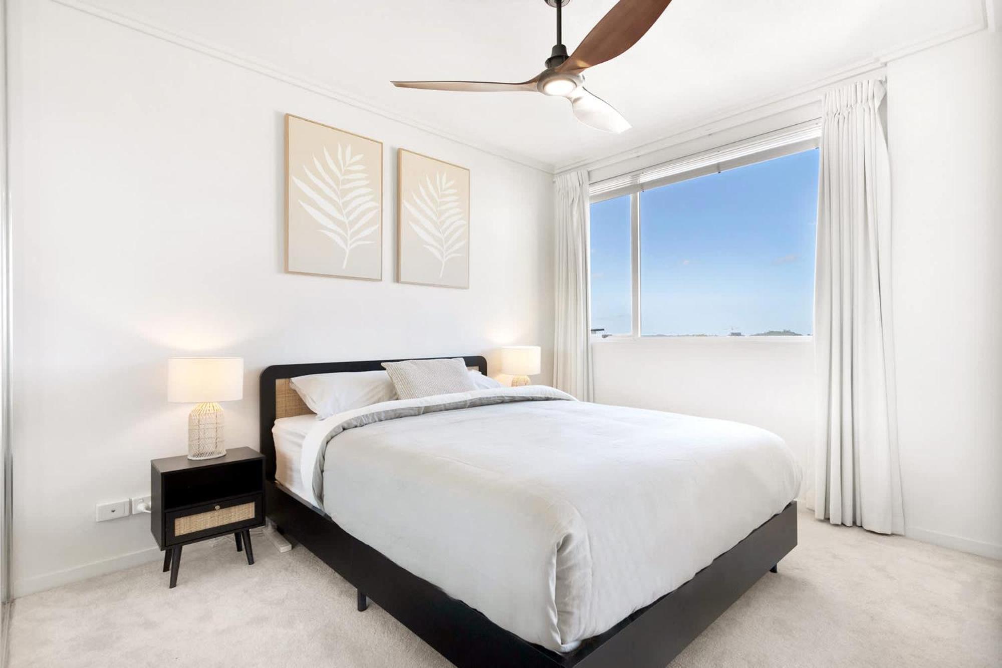 Spring Hill 2br, 2ba Retreat Sleeps 6 - Walk To Cbd With Pool, Free Parking, Balcony, Views, Fast Wi-fi & Gym Apartment Brisbane