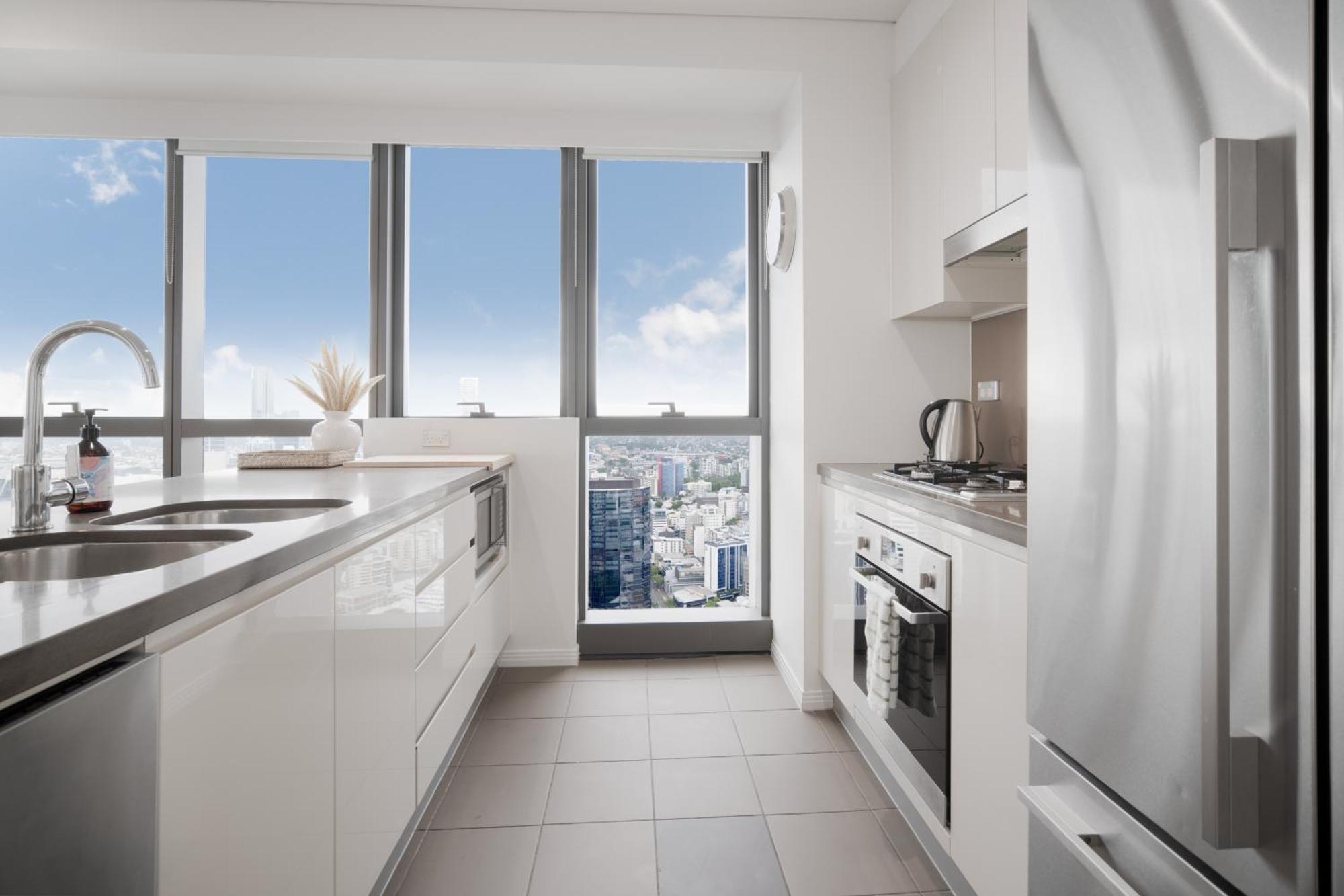 Apartment Dreamy Skyline Views-pool Sauna Gym-meriton Soleil