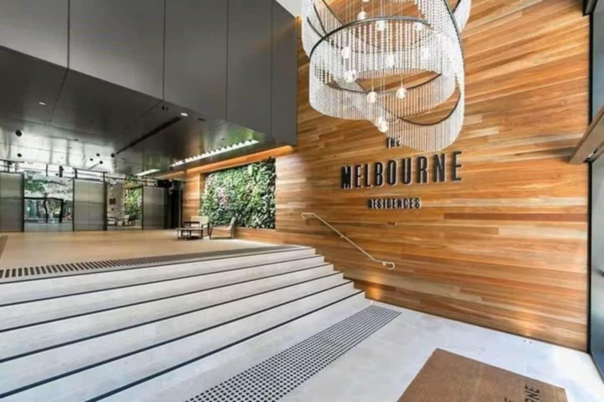 Level 10 Views 2br With Private Balcony & Parking * Brisbane