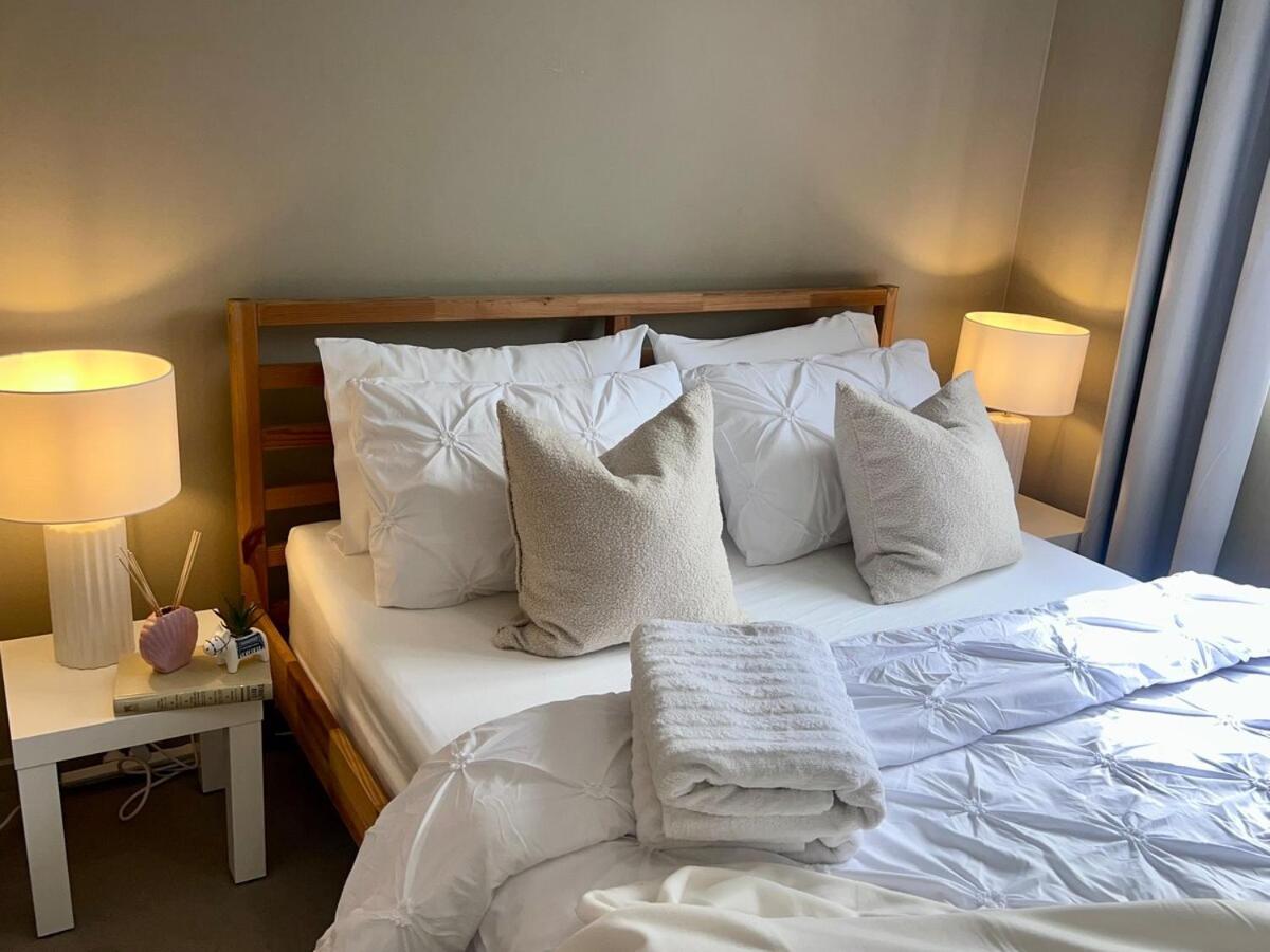 U5-traditional Qld Unit With Backyard-fresh-quiet Leafy Centre-newac Smarttv Apartment *