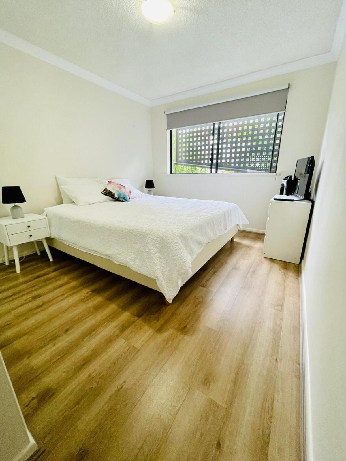 Apartment West End Spacious 2bed, 2bath With Secure Parking *