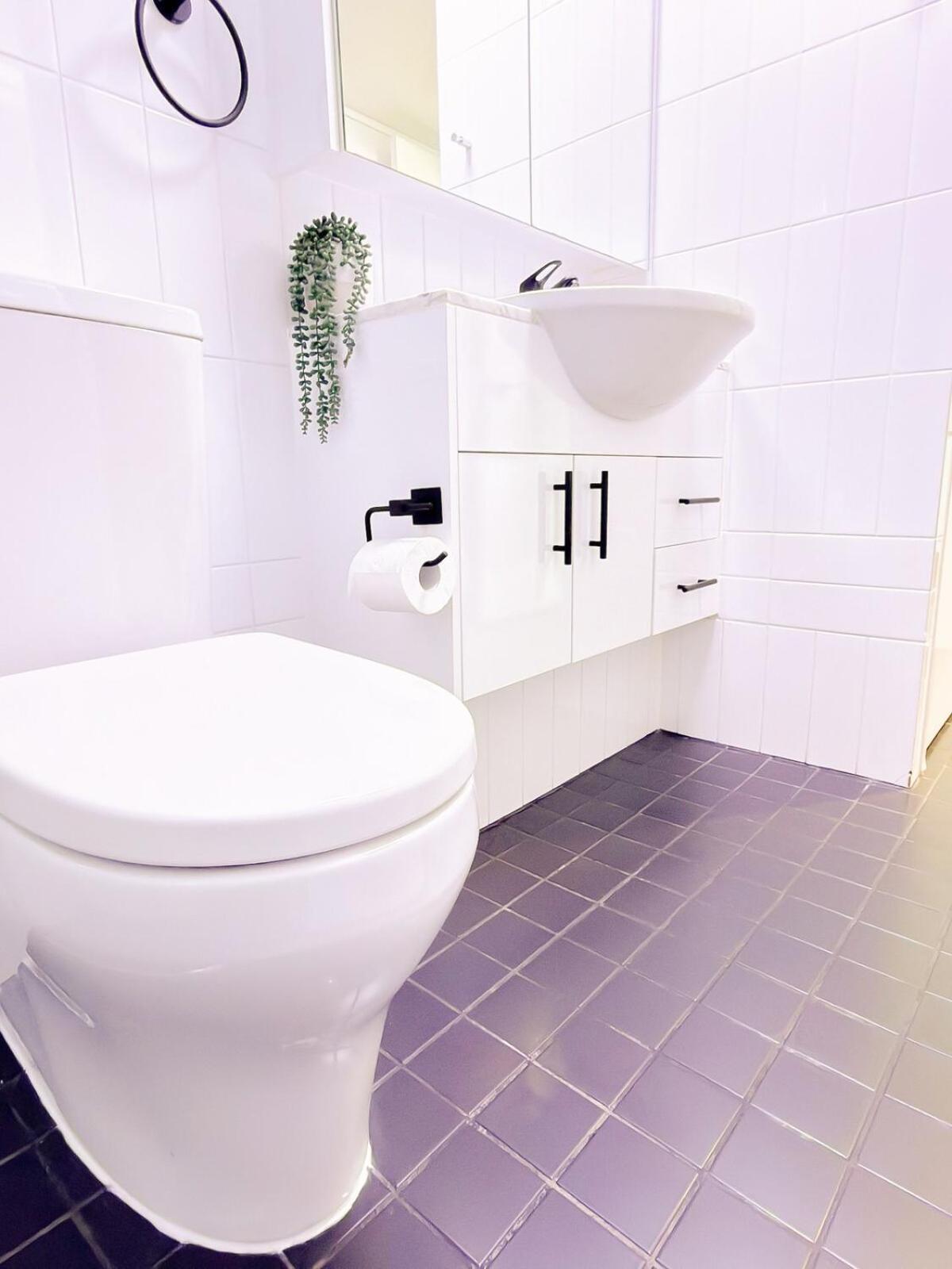 Direct Story Bridge Views - Sleeps 6 - Parking - Apartment *