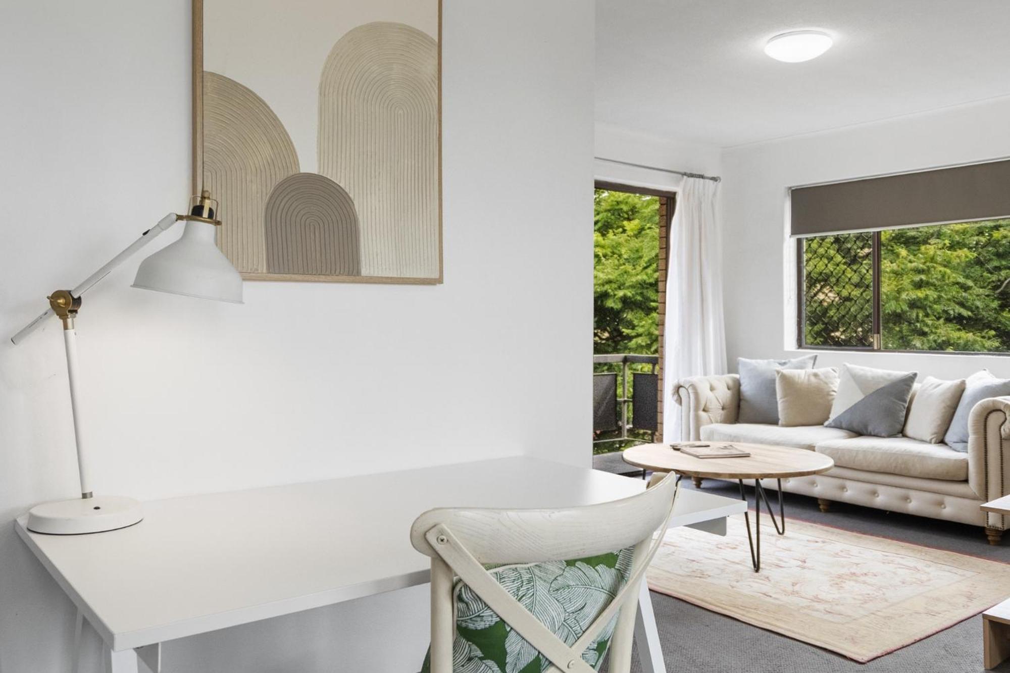 Spacious New Farm With Balcony And Secure Parking * Brisbane