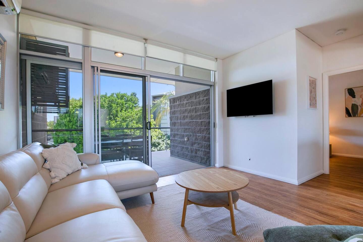 Bulimba Solace - Poolside Living By River