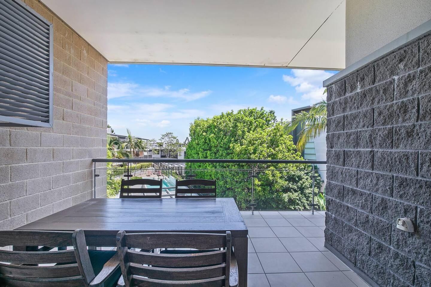 Bulimba Solace - Poolside Living By River *