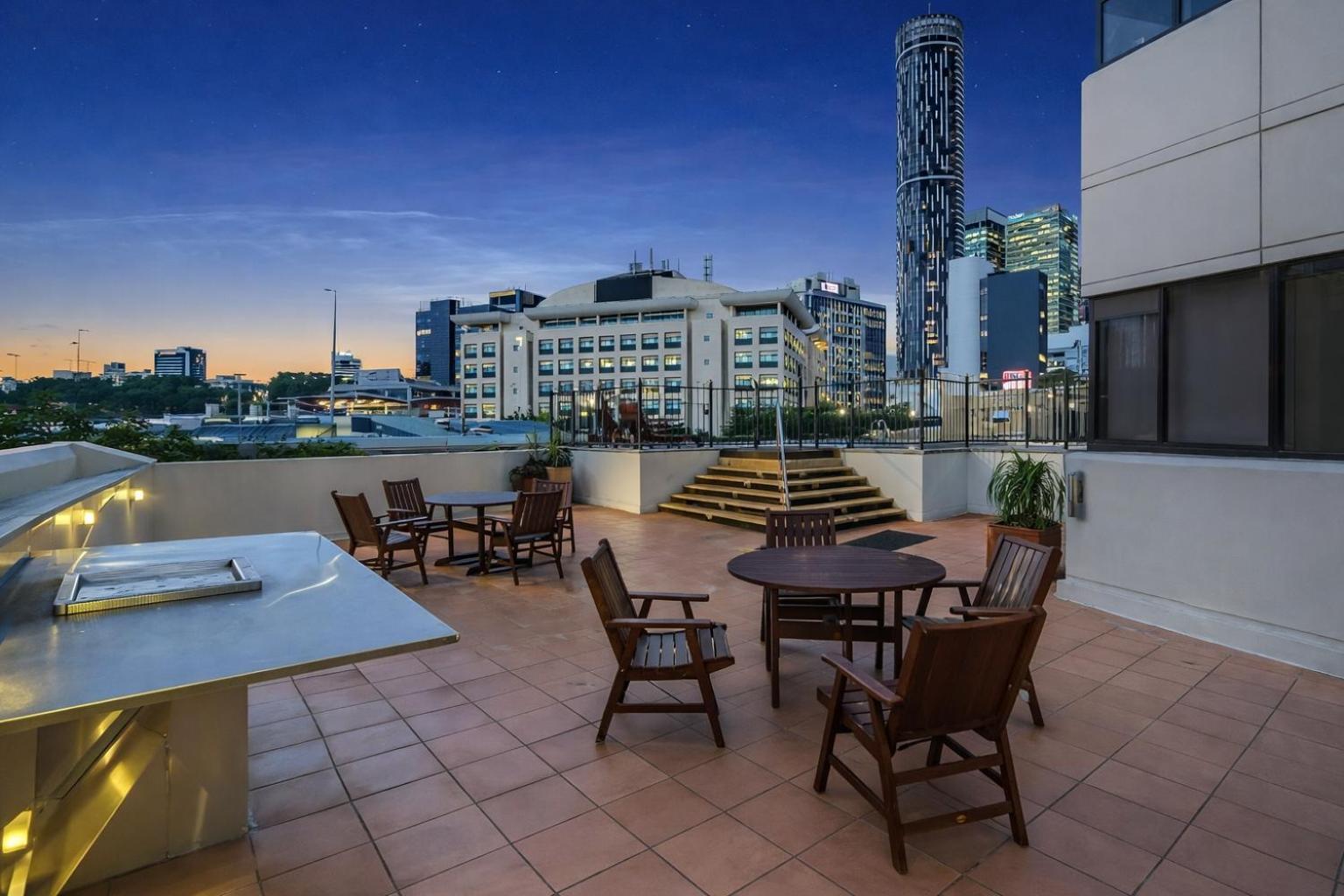 North Quay Riverfront Apartment