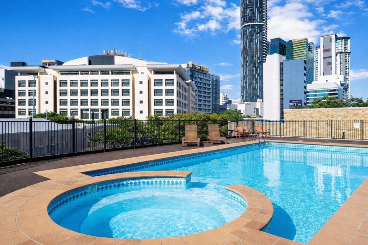 North Quay Riverfront Apartment