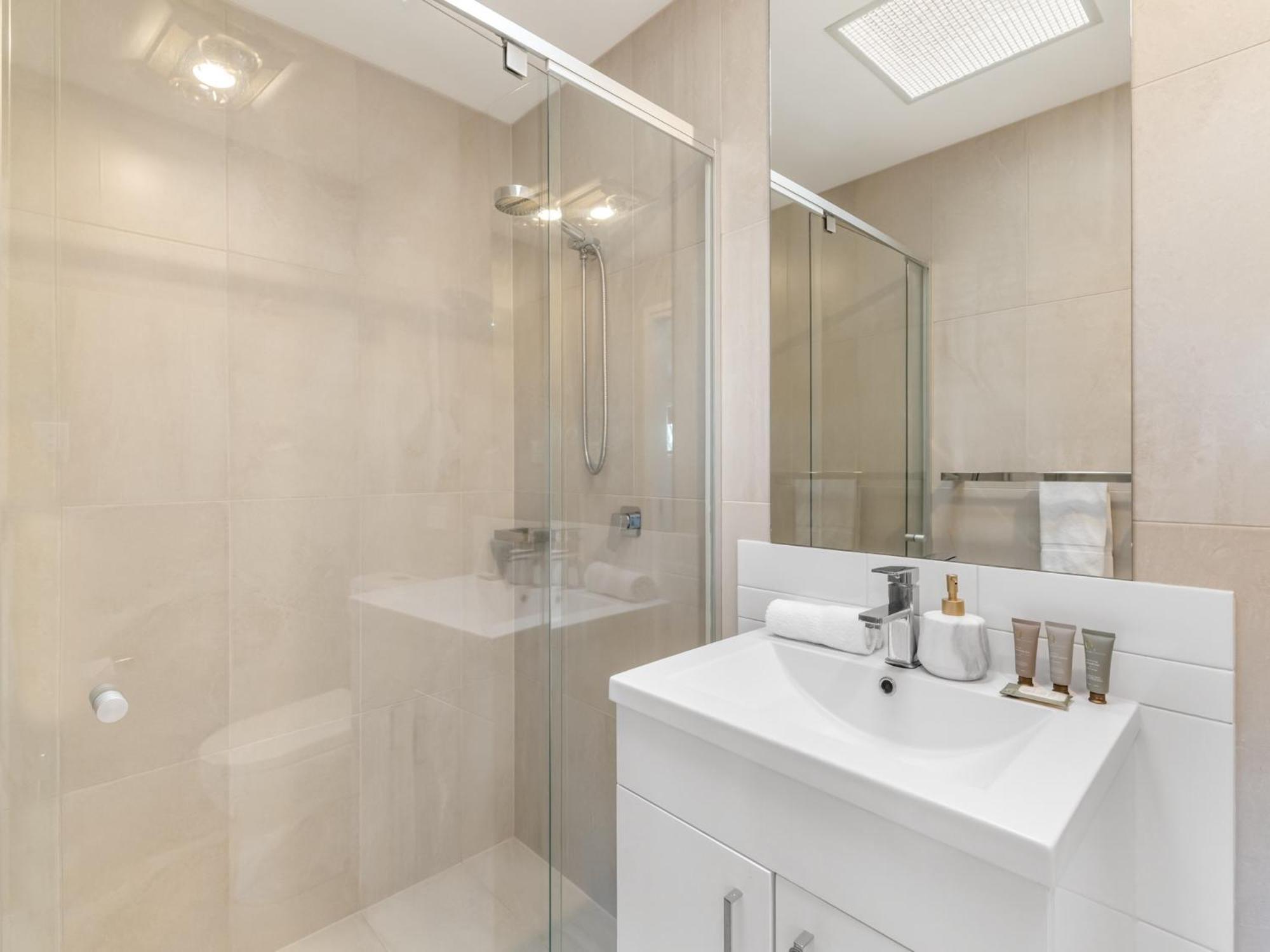 Close To Airport Cafes Train & Boondall Wetlands Apartment Brisbane