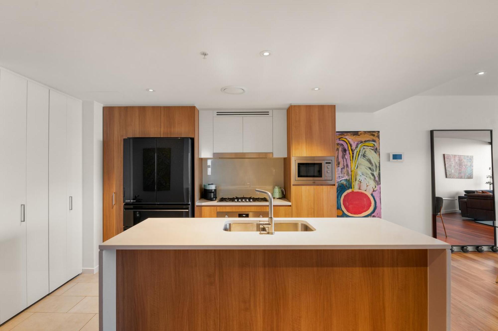 Skylight With Free Parking *