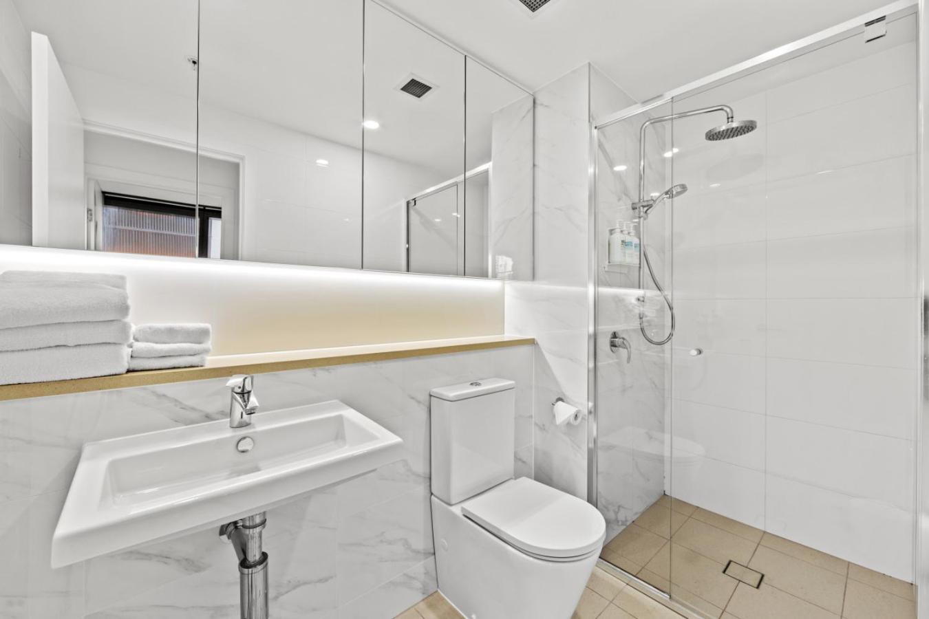 Compact 2br Designer With Skyline * Brisbane