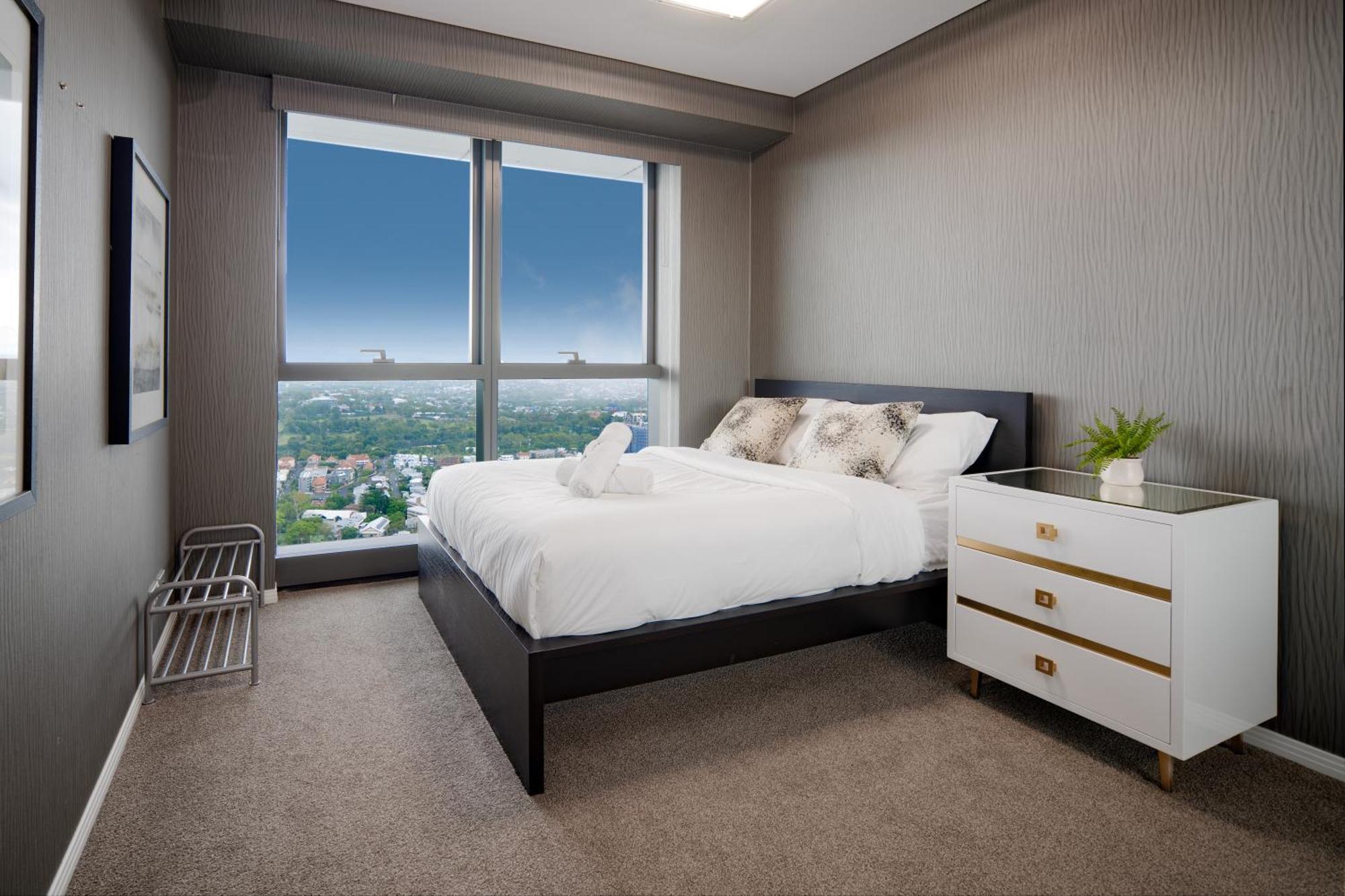 Apartment Dreamy Skyline Views-pool Sauna Gym-meriton Soleil