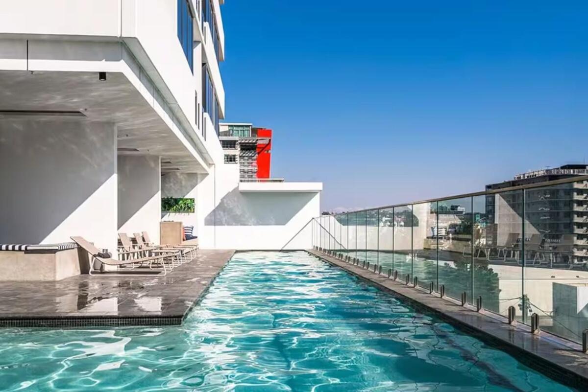 Cs - Gorgeous Views 2br W Parking, Pool & Gym