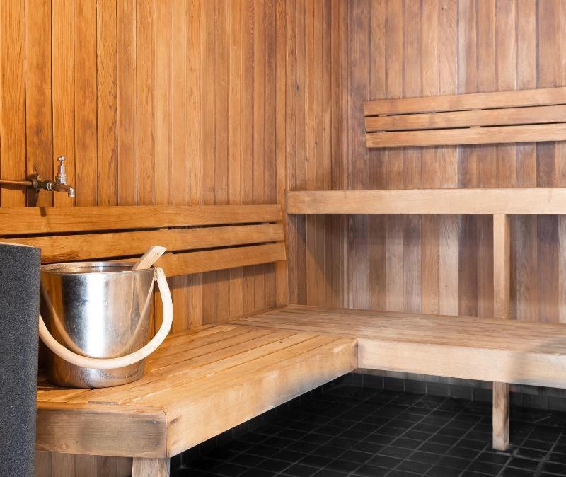 Apartment Direct Story Bridge Views - Sleeps 6 - Parking -