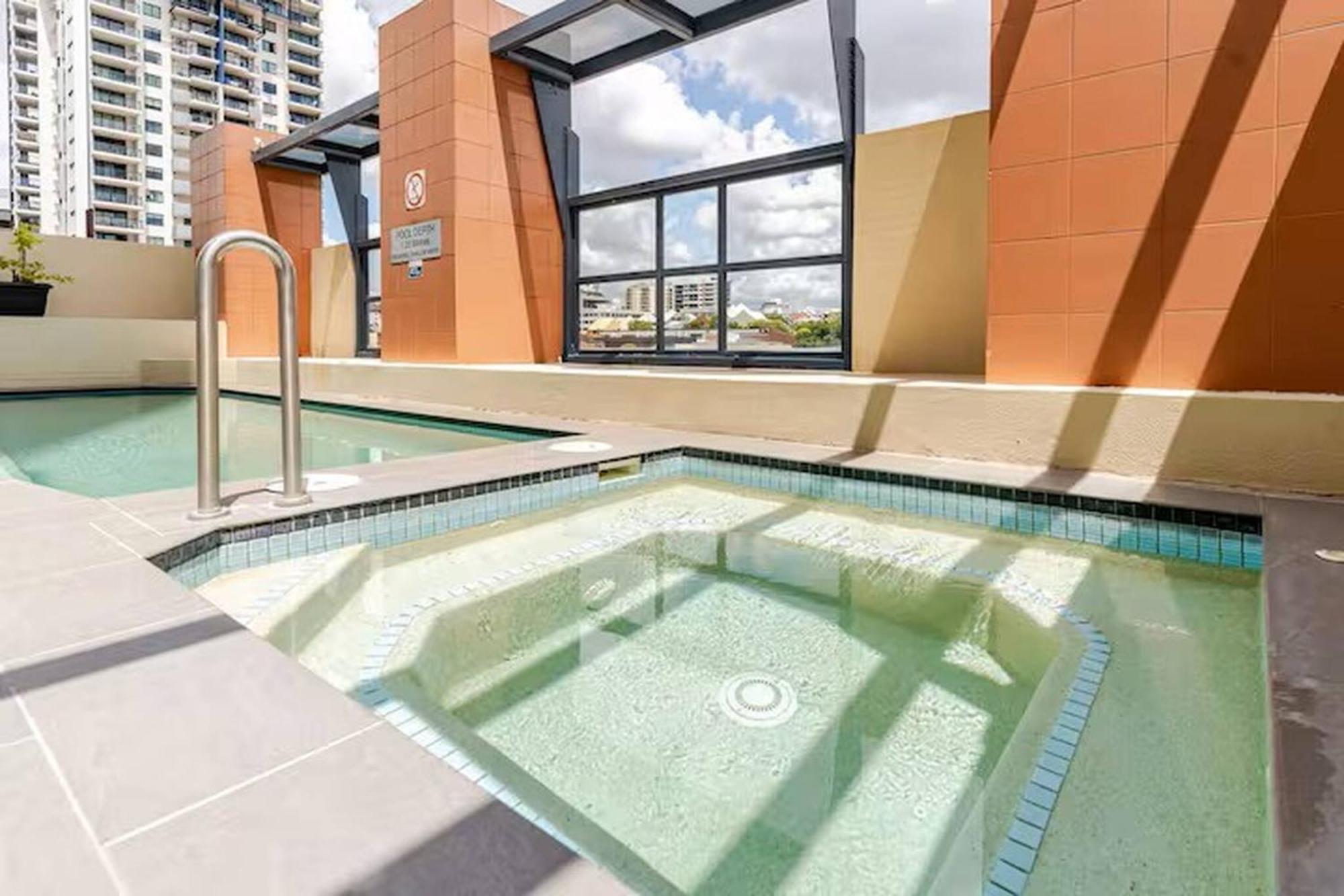 Pool & Gym Apartment