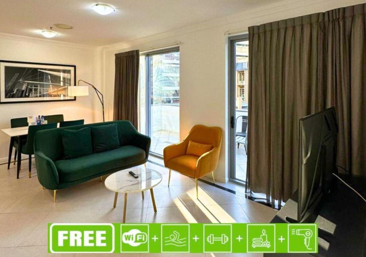 Luxury 2 Bedroom Retreat With Pool And Gym Access *