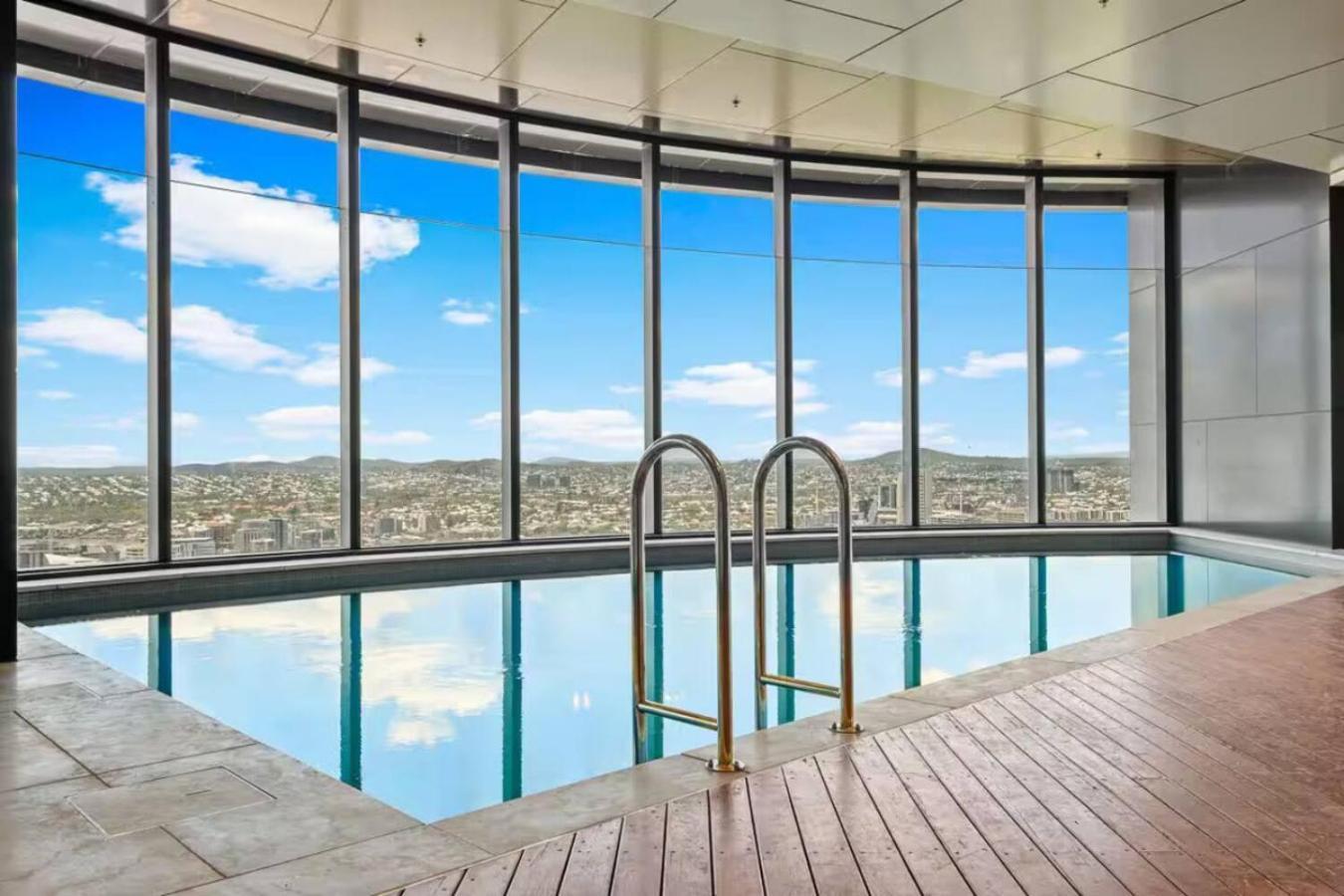 Skytower 72nd Floor 3br With Parking, Pool And Gym * Brisbane