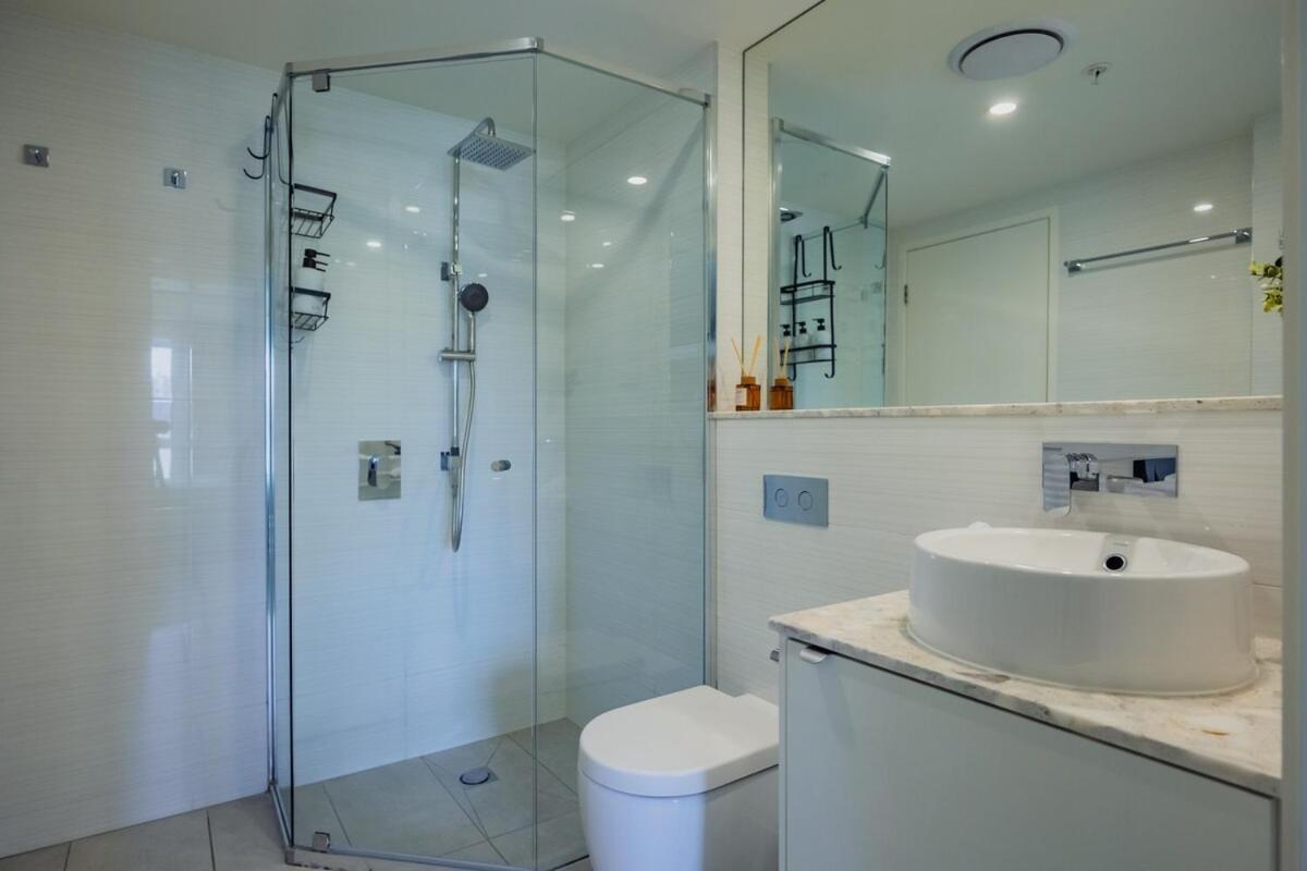 Exec Walk To Rna & King St, Pool, Gym, Parkng *