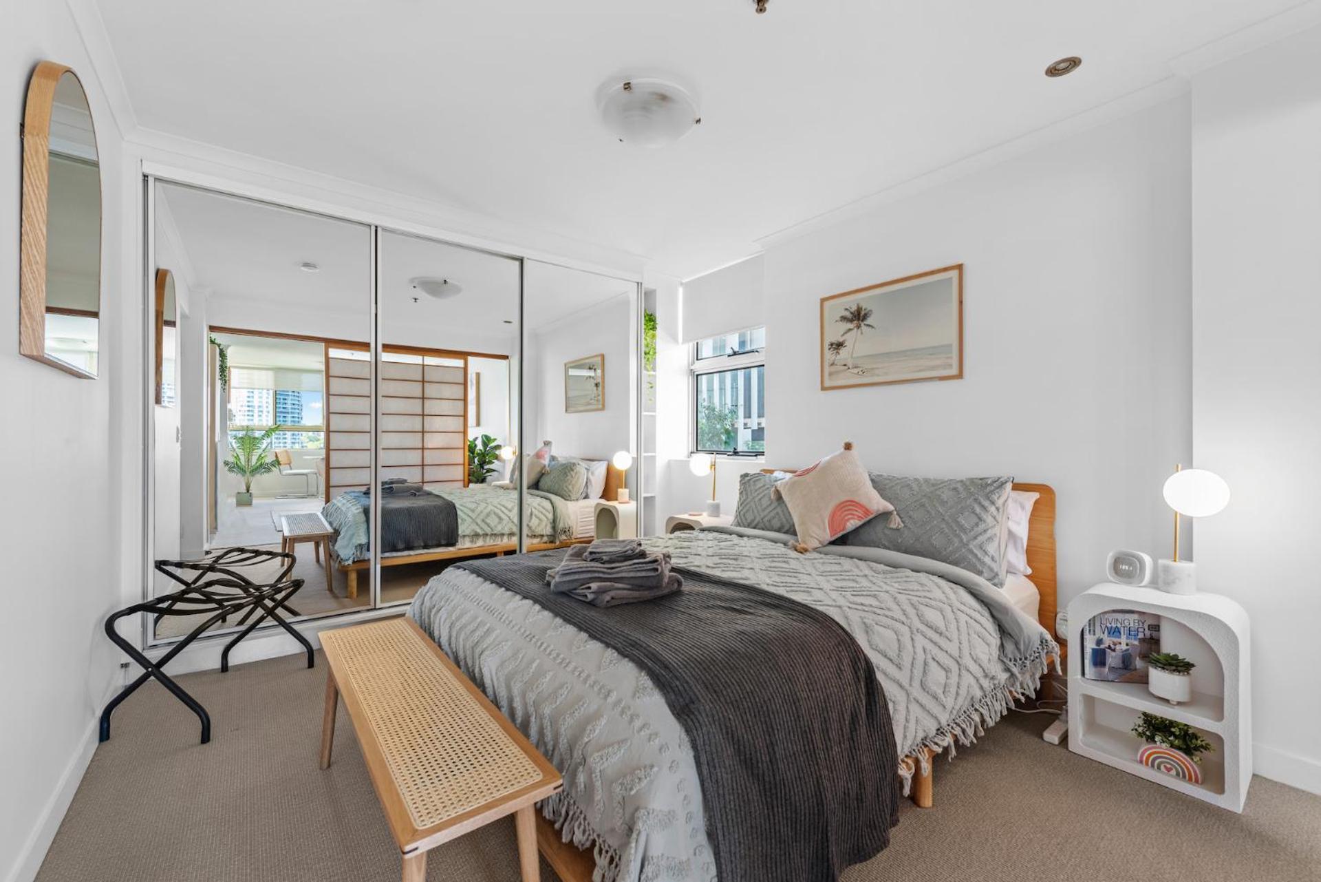 Sensational Cliff-top Waterfront Apartment Brisbane