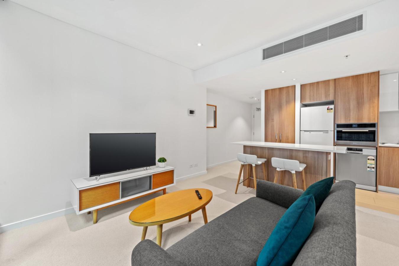 Compact 2br Designer With Skyline Apartment