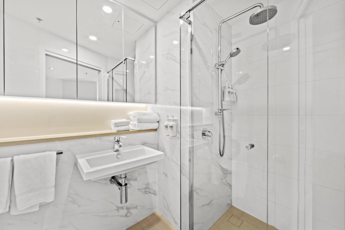 Elegant 1br Urban Retreat In Heart Of Apartment *