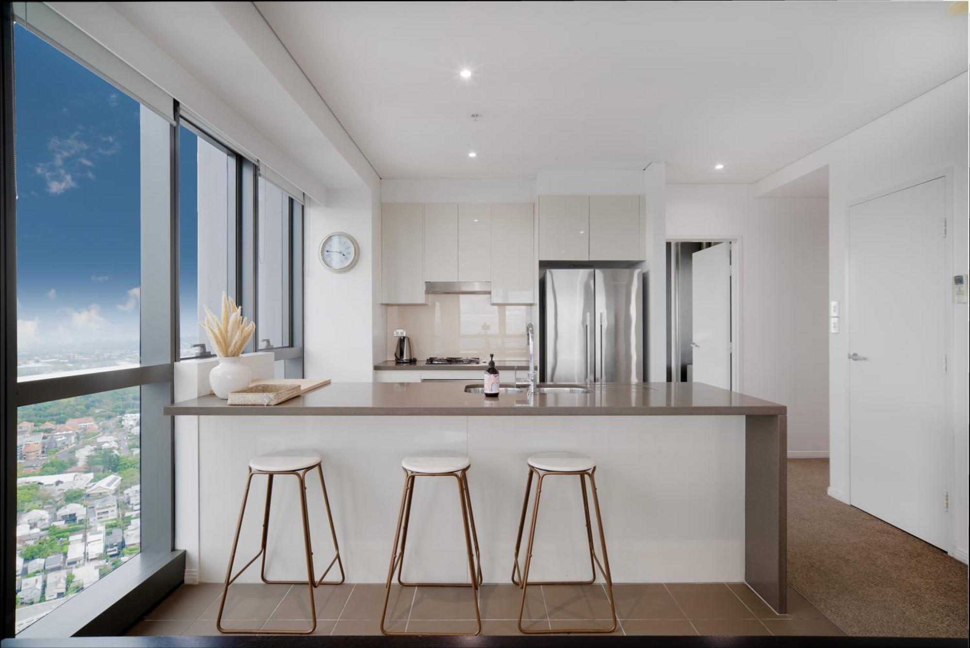 Dreamy Skyline Views-pool Sauna Gym-meriton Soleil Brisbane