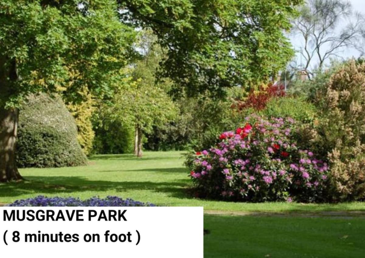 Level 10 Views 2br With Private Balcony & Parking * Brisbane