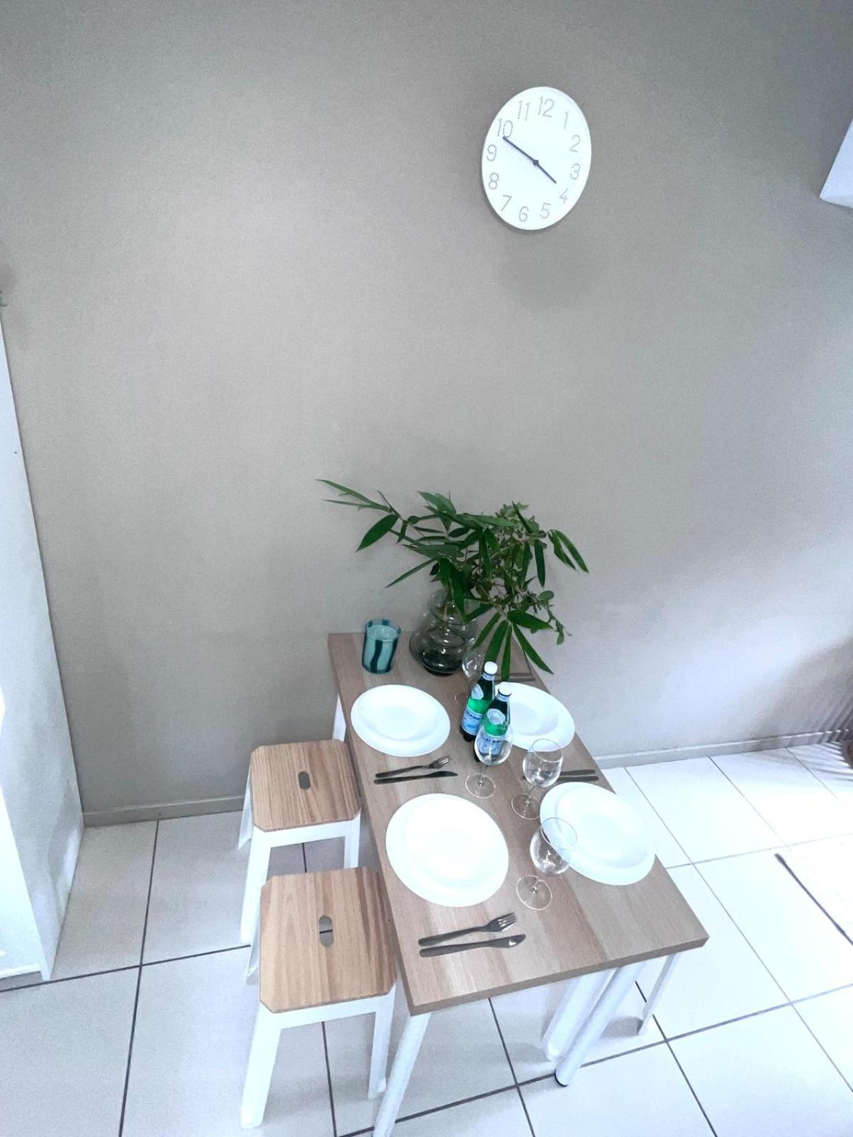 U5-traditional Qld Unit With Backyard-fresh-quiet Leafy Centre-newac Smarttv Apartment