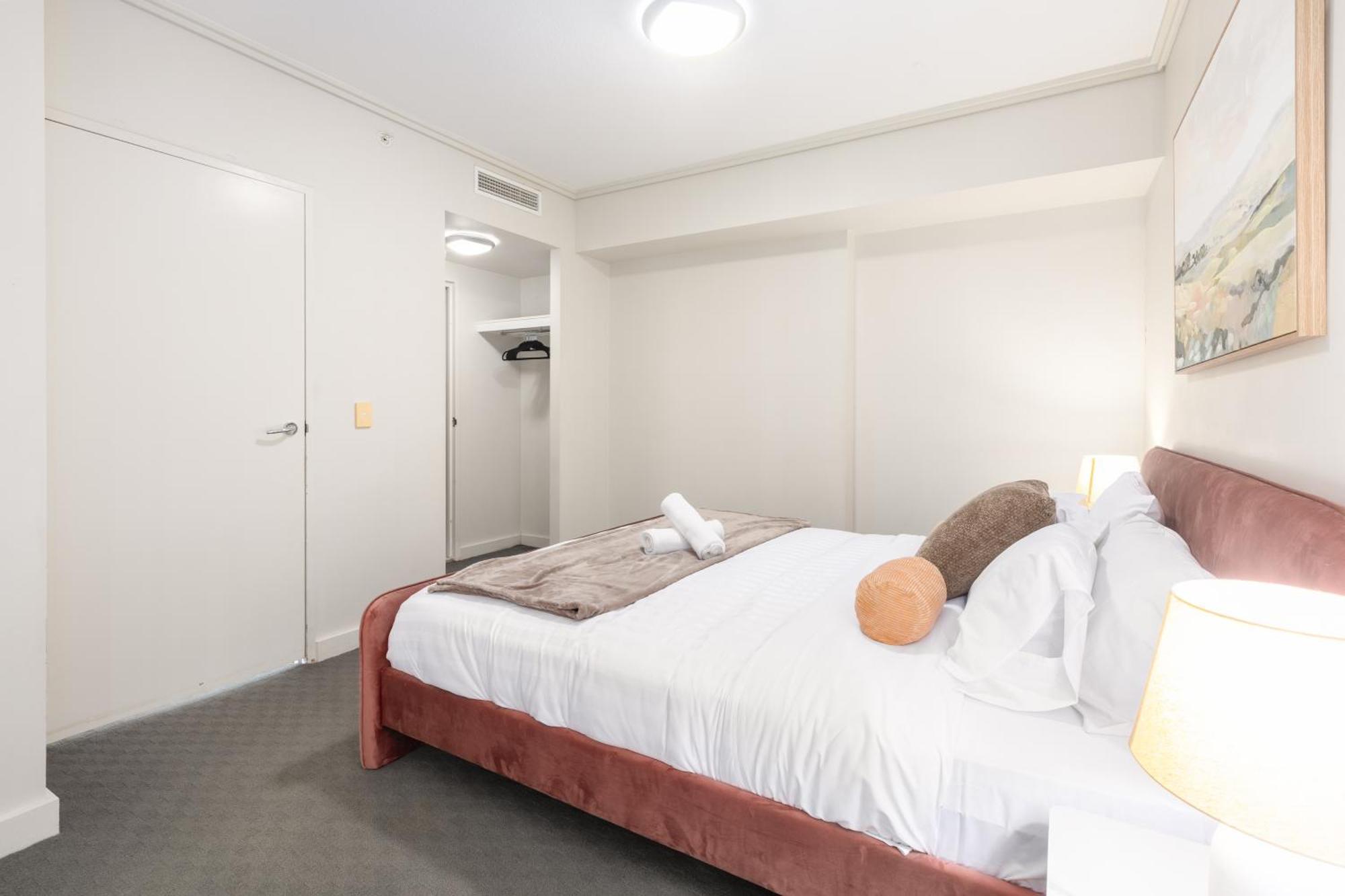 Oaks Gorgeous 2br With Pool, Parking, Gym Apartment *