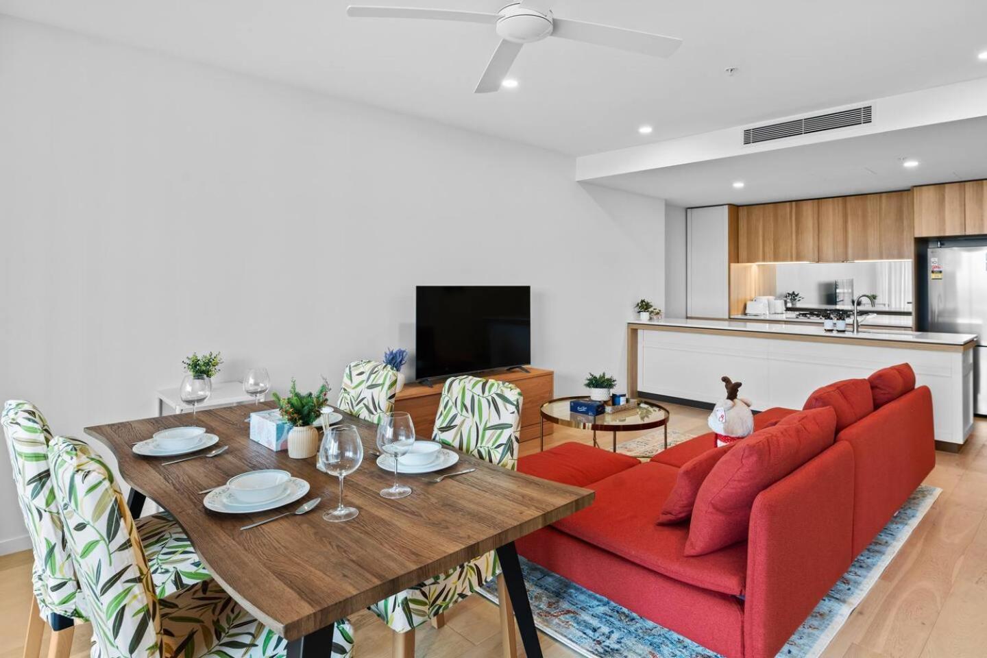 Heart Of Riverview Balcony Pool And Bbq Apartment