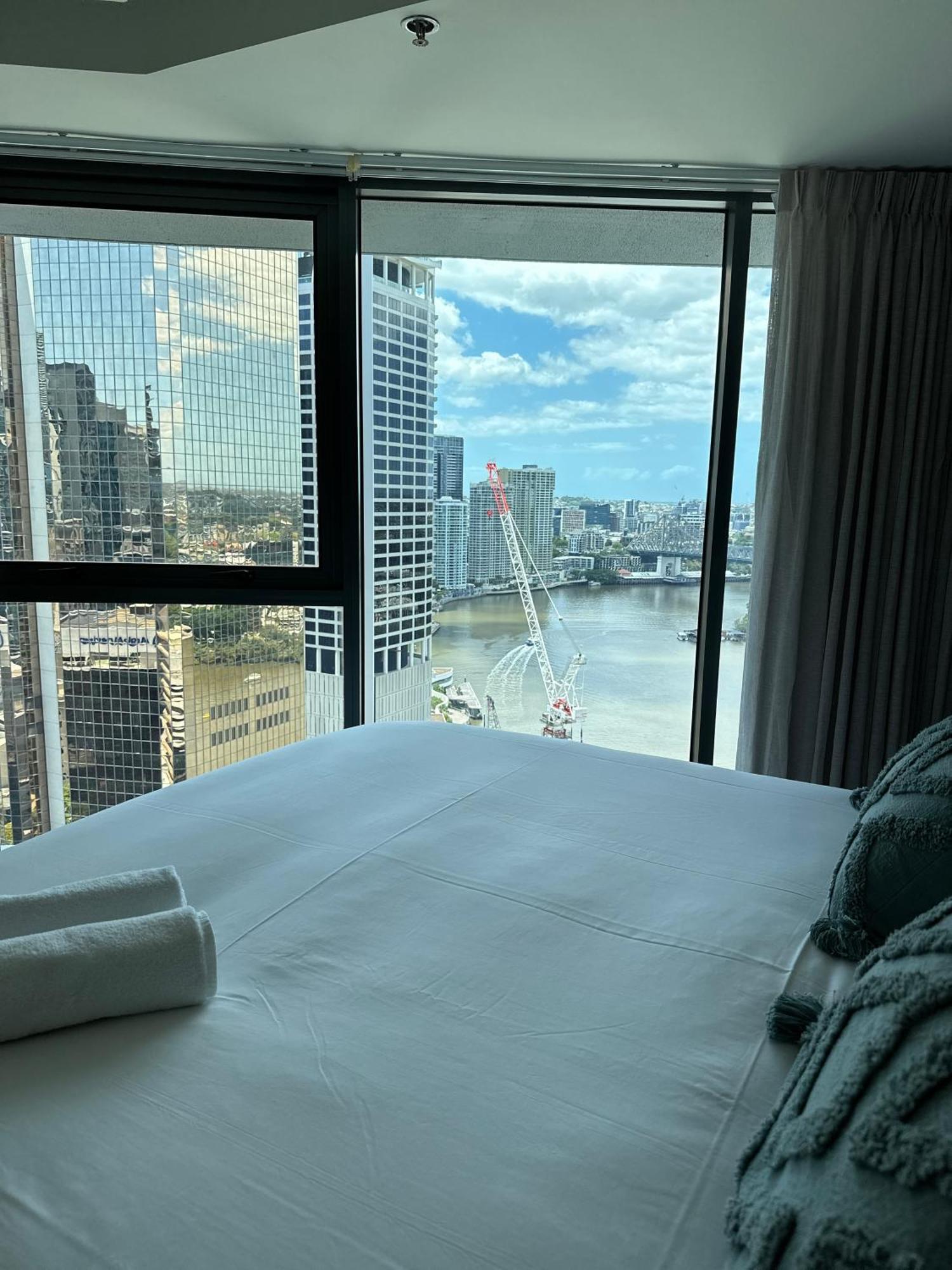 Modern Escape In The Heart Of With An Amazing River View!