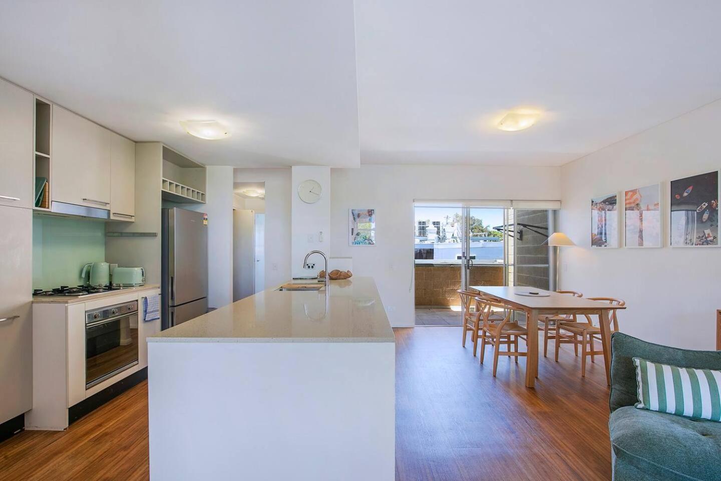 Bulimba Solace - Poolside Living By River Apartment *