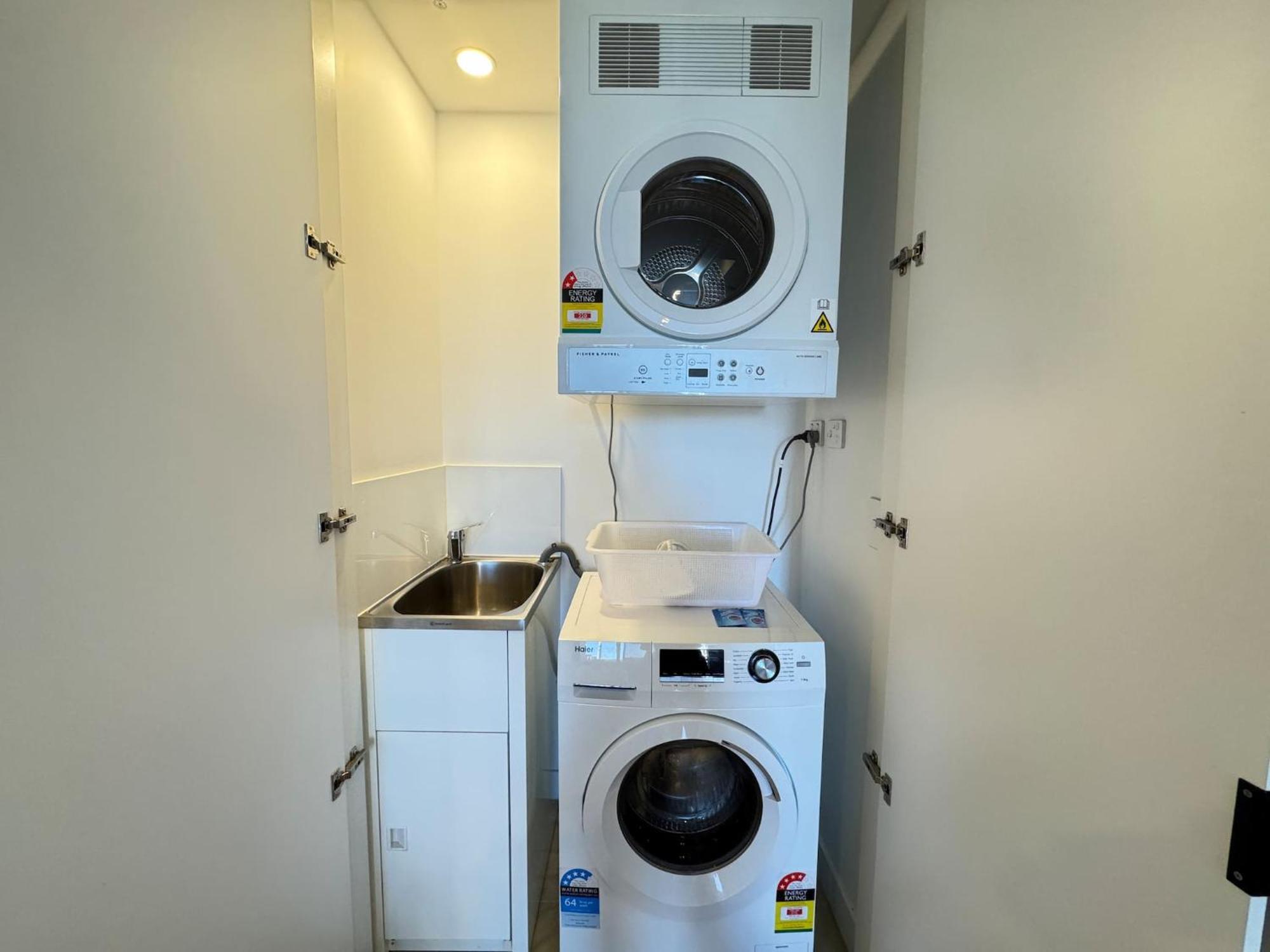 1br One Modern High-rise With Pool & Gym Access * Brisbane