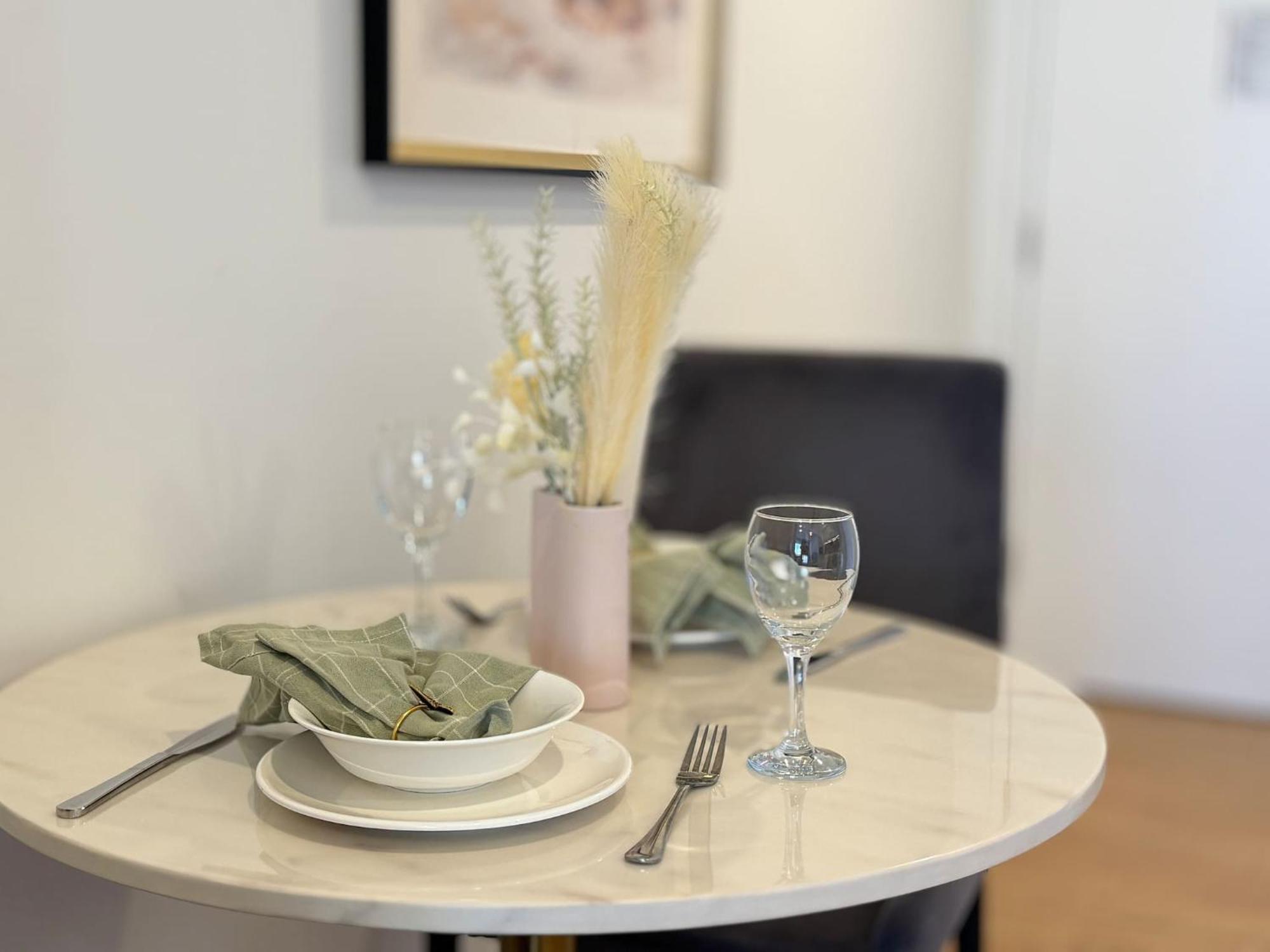 Apartment 1br One Modern High-rise With Pool & Gym Access Brisbane