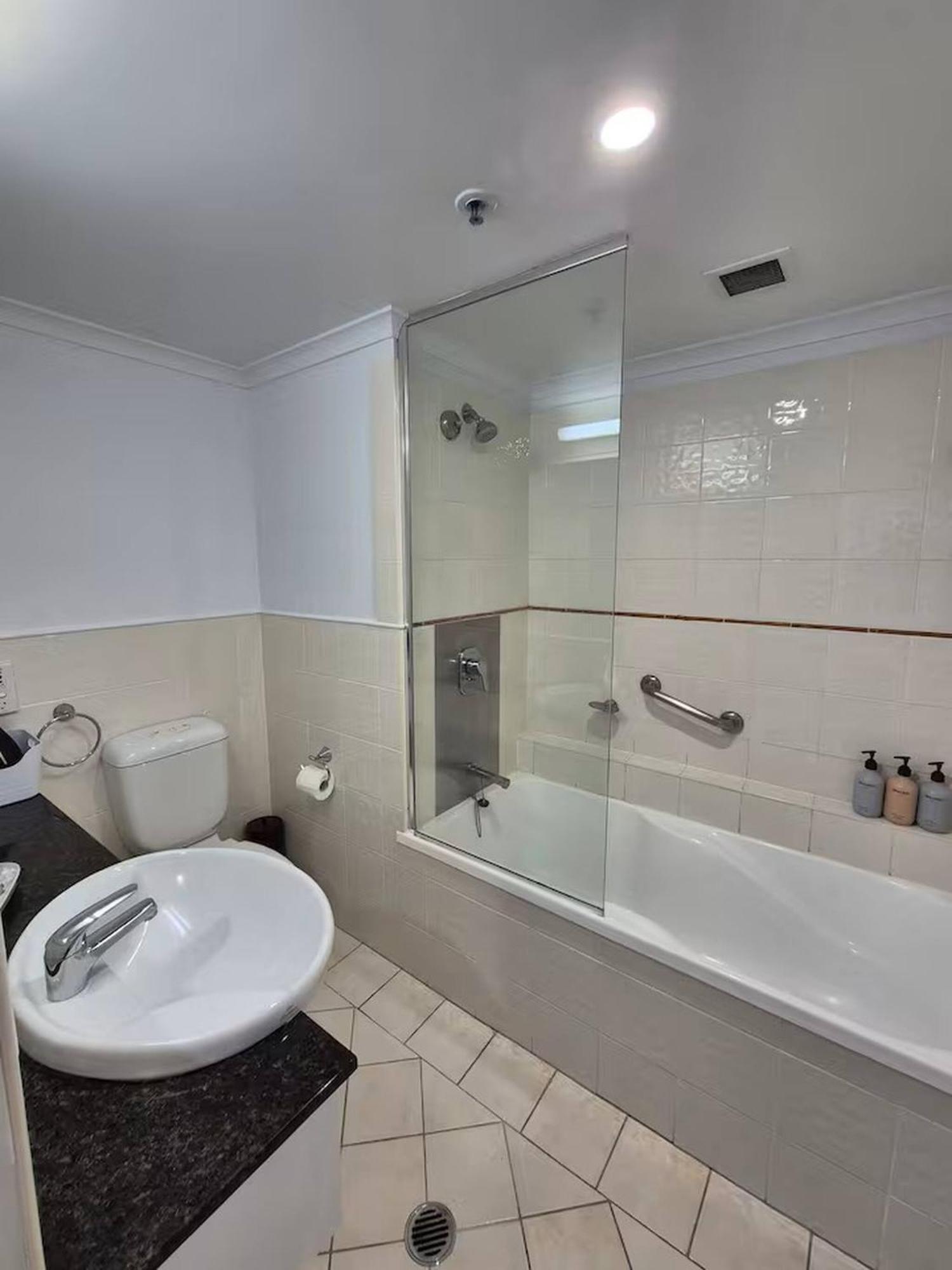 Pool & Gym Apartment Brisbane