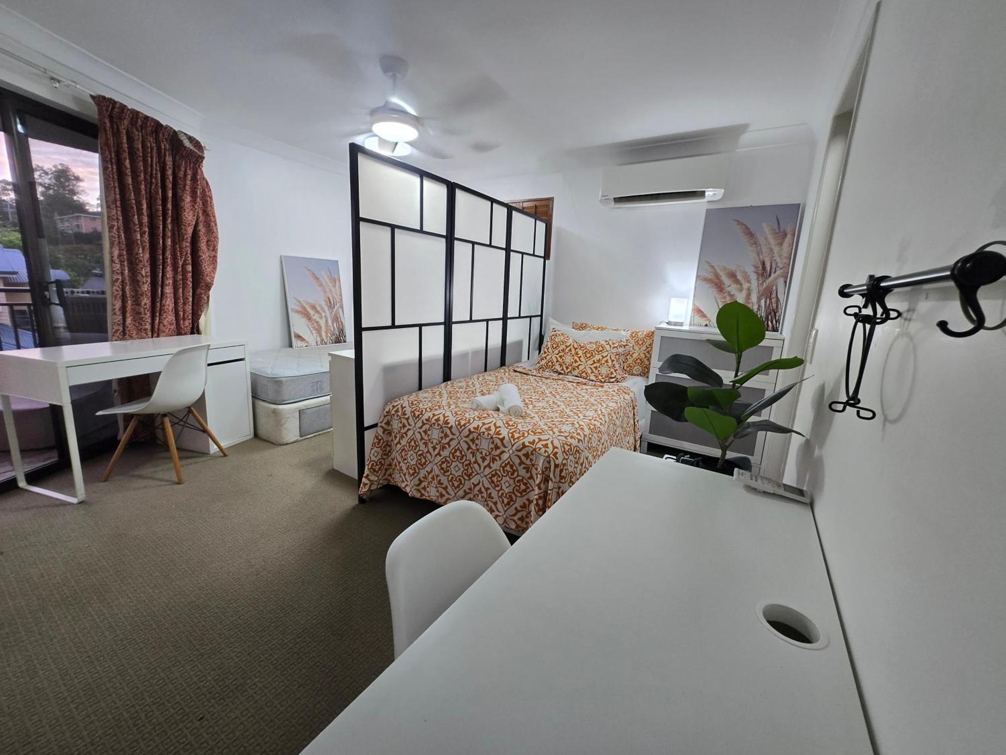 Apartment Floor# Full Aircon# Cat# Bues# Park # Uni *