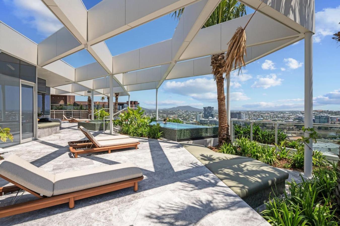 Modern 2br Retreat Heart Of Vibrant West End